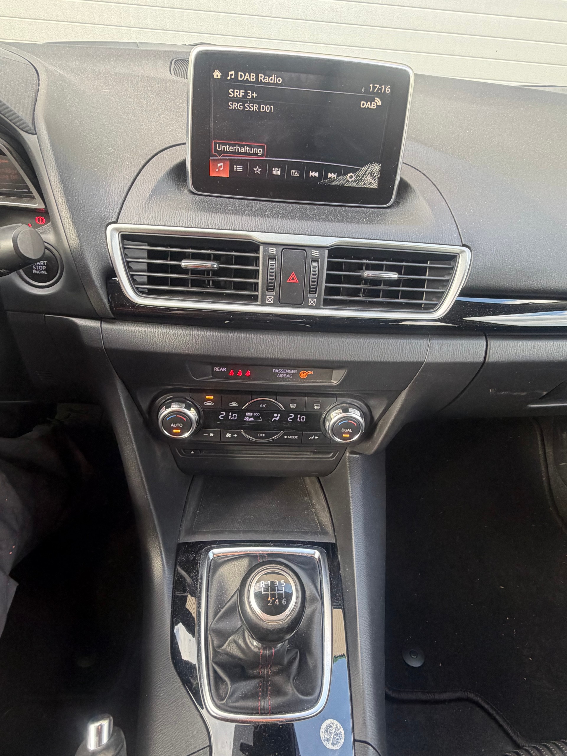 MAZDA 3 2.2 16V CD Revolution-image-7