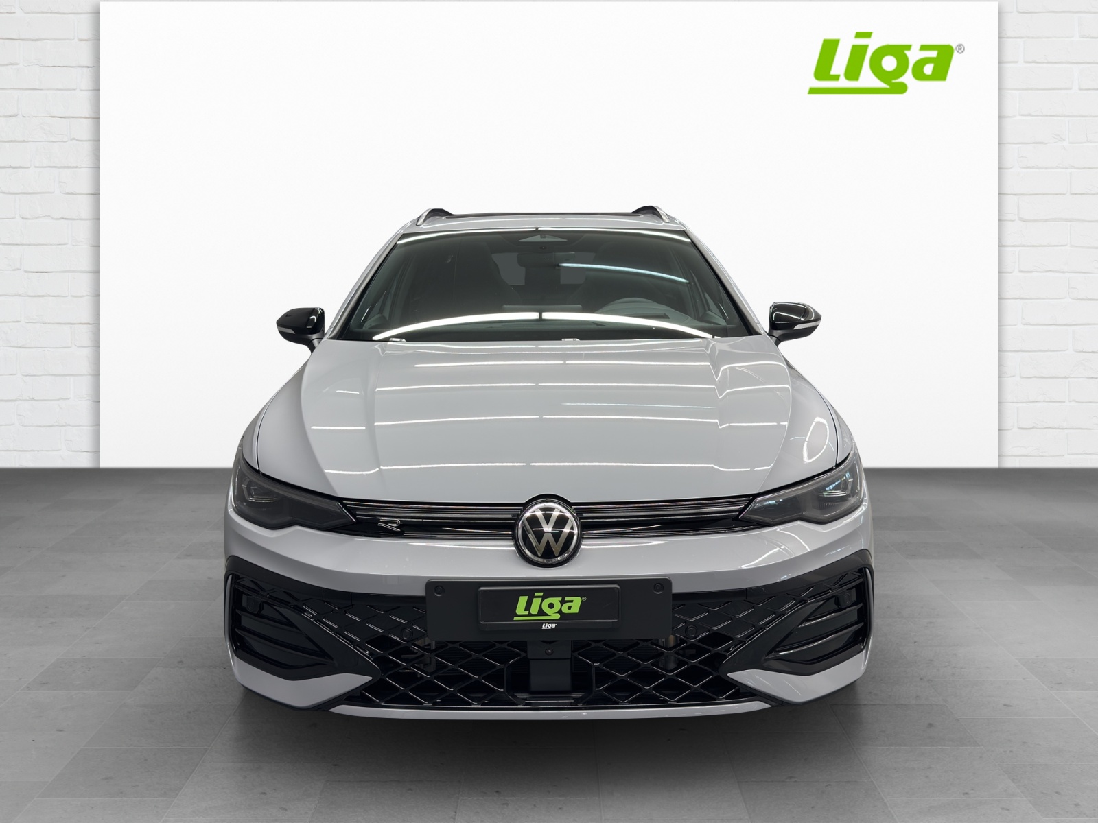 VW Golf VIII Variant 2.0 TSI R-Line DSG 4motion-image-1