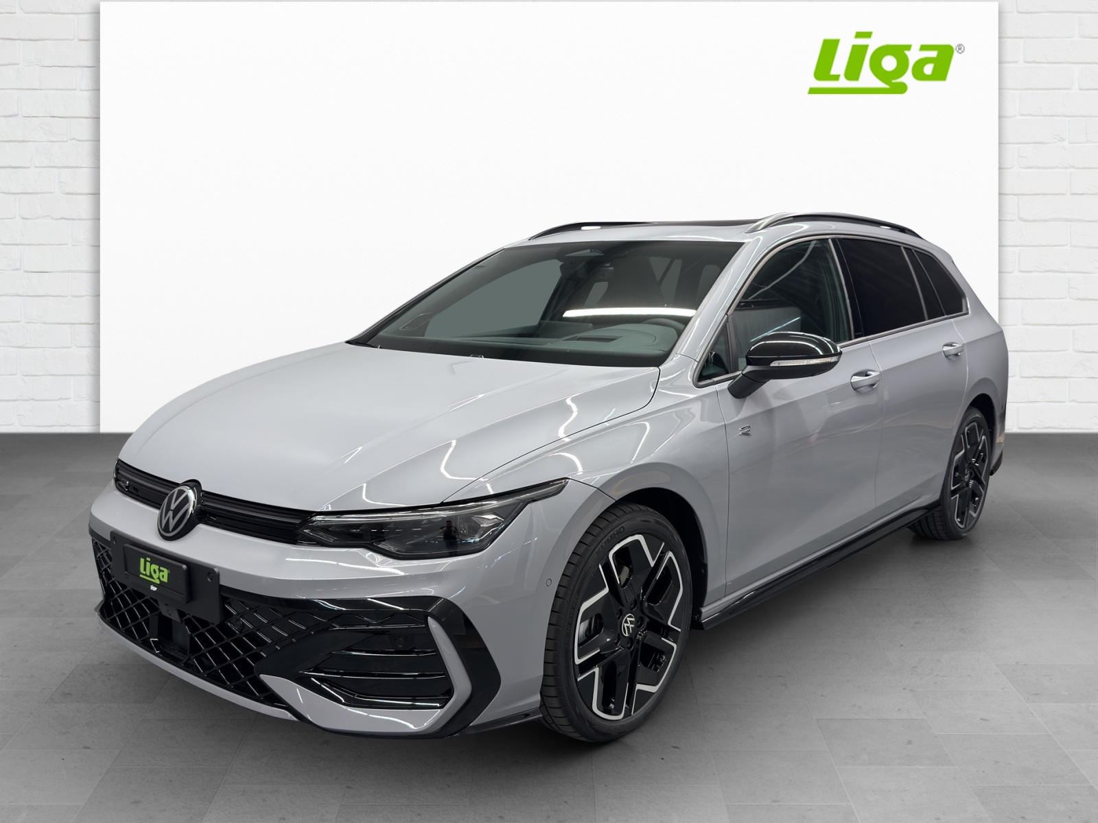 VW Golf VIII Variant 2.0 TSI R-Line DSG 4motion-image-0