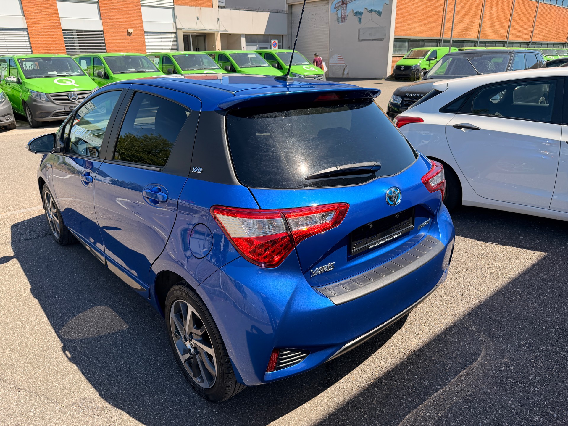 TOYOTA Yaris 1.5 VVT-i Hybrid Trend e-CVT-image-2