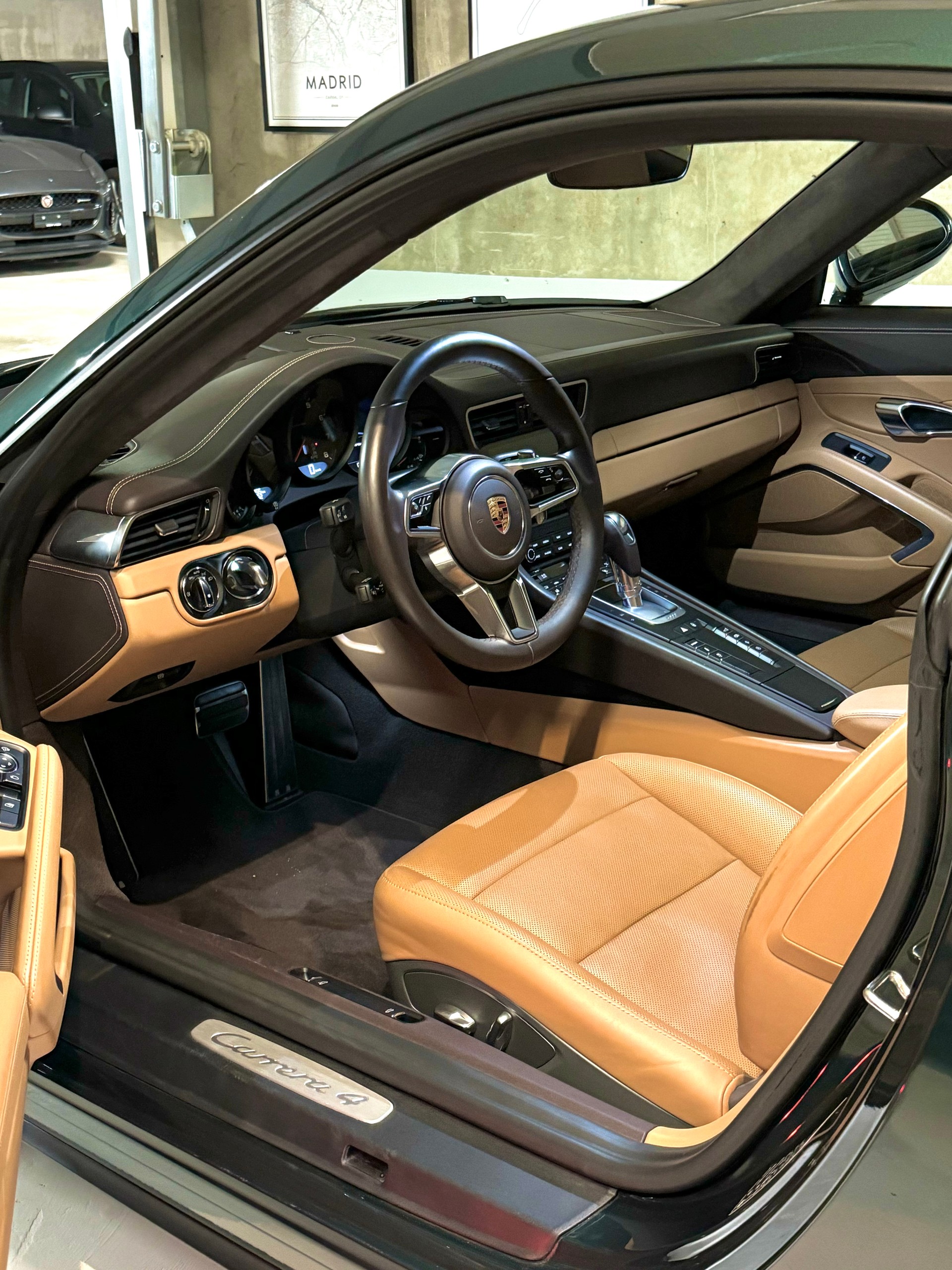PORSCHE 991.2 Carrera 4 PDK PTS Tannengrün-image-5