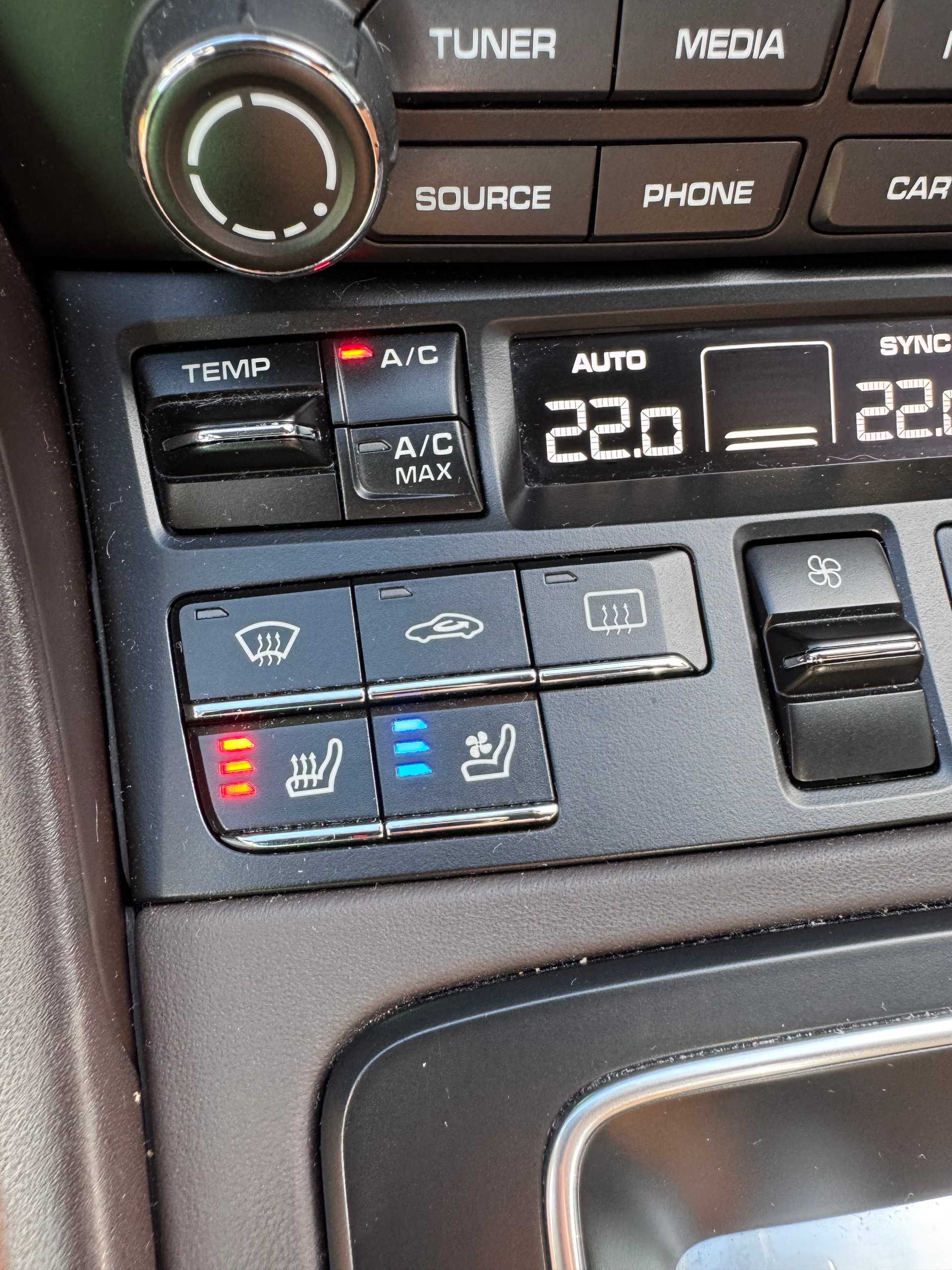 PORSCHE 991.2 Carrera 4 PDK PTS Tannengrün-image-12