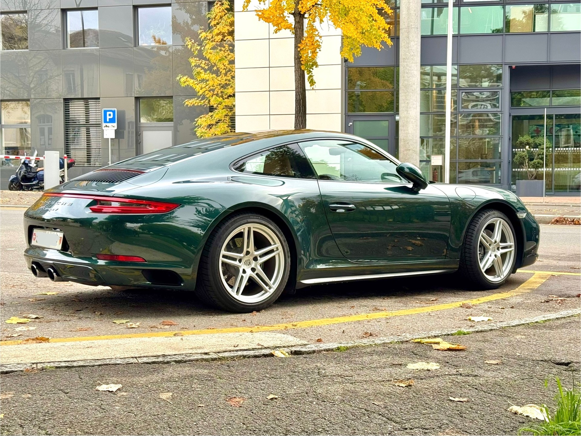 PORSCHE 991.2 Carrera 4 PDK PTS Tannengrün-image-3