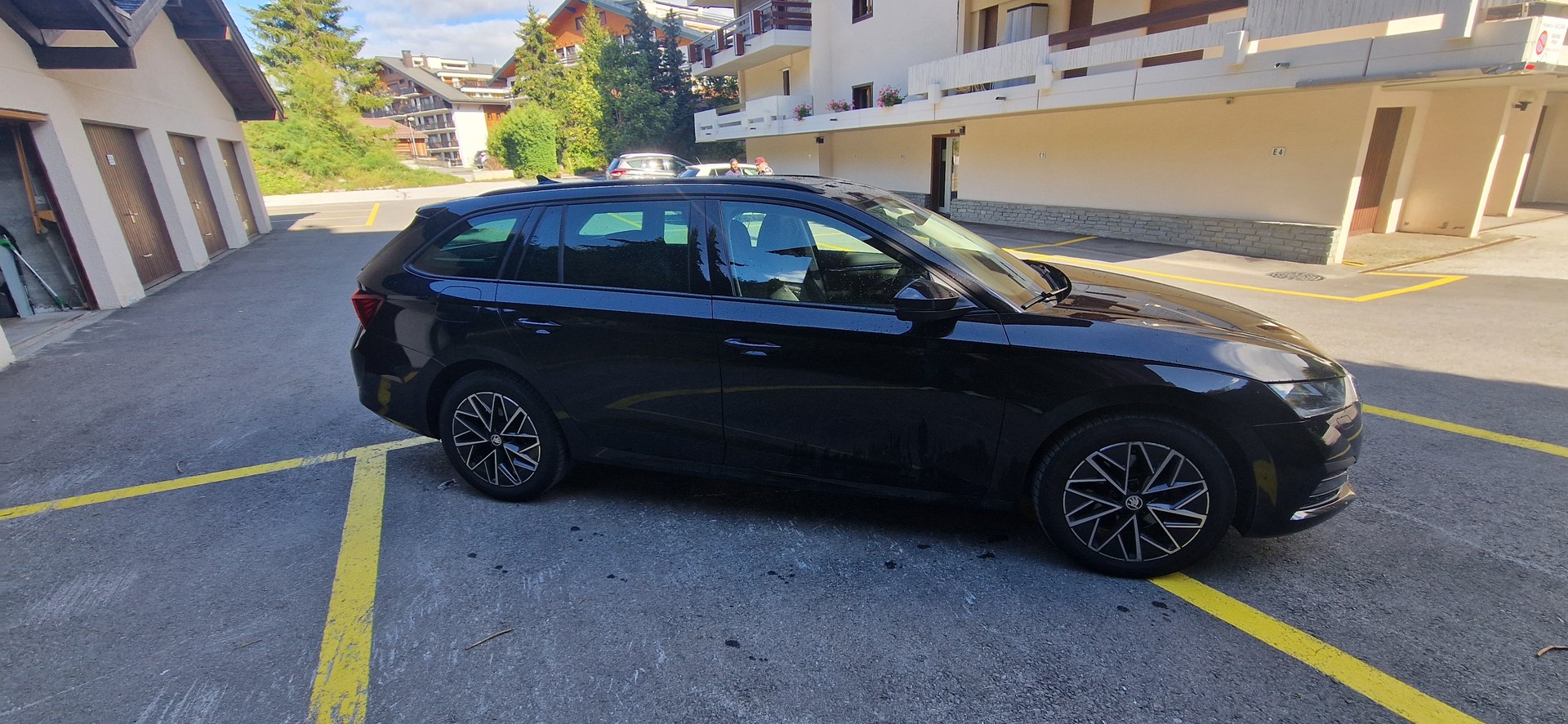 SKODA Octavia 2.0 TSI Style 4x4 DSG-image-0