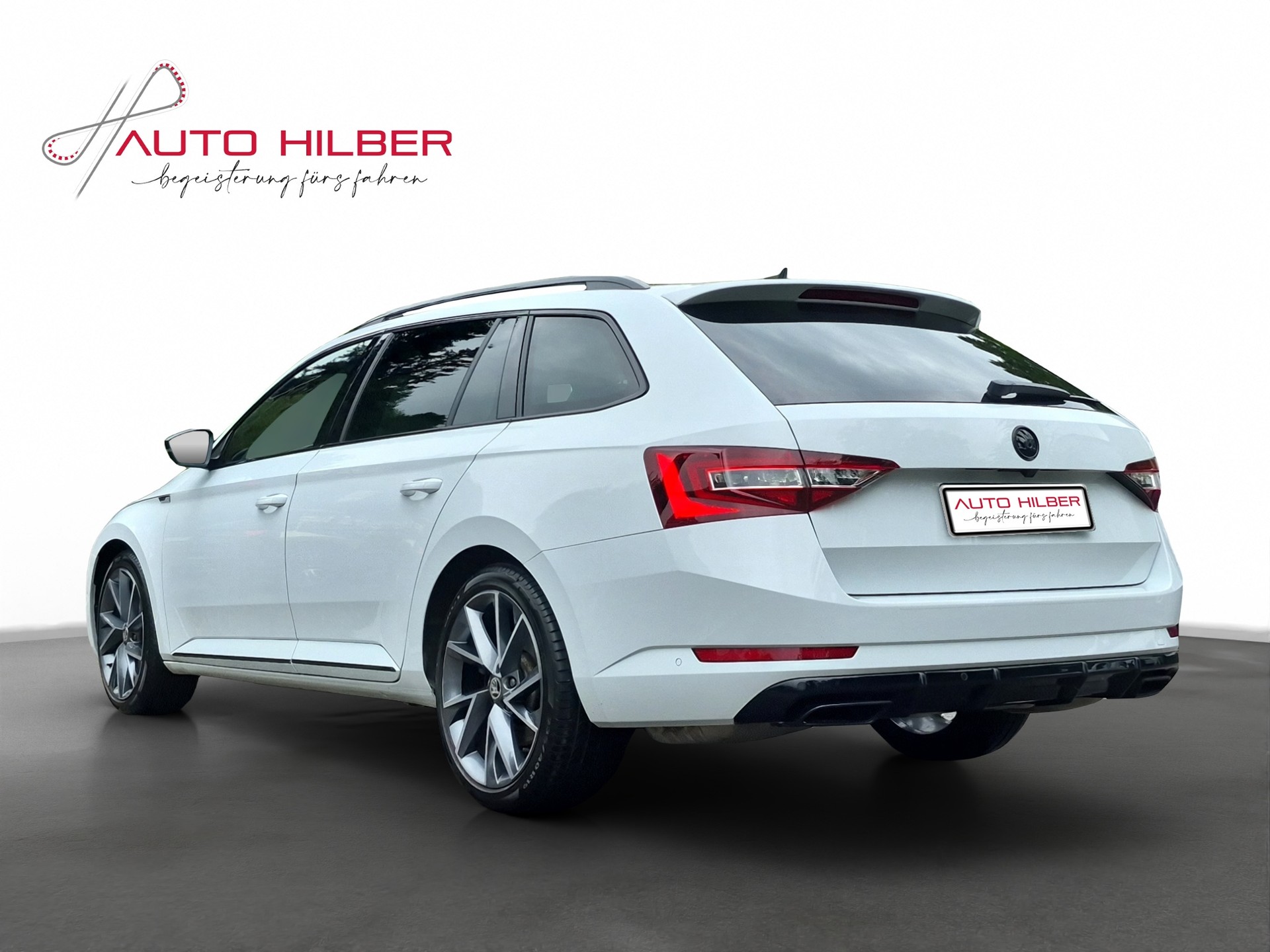SKODA Superb Combi 2.0 TSI SportLine+ DSG 4x4 *Anhängerkupplung*-image-4
