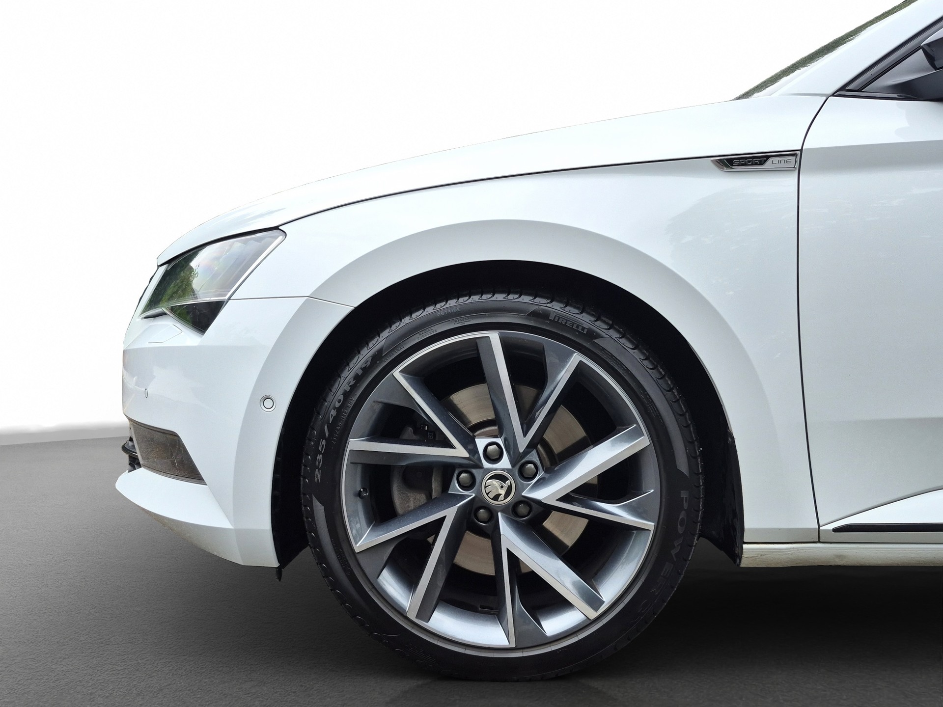 SKODA Superb Combi 2.0 TSI SportLine+ DSG 4x4 *Anhängerkupplung*-image-3