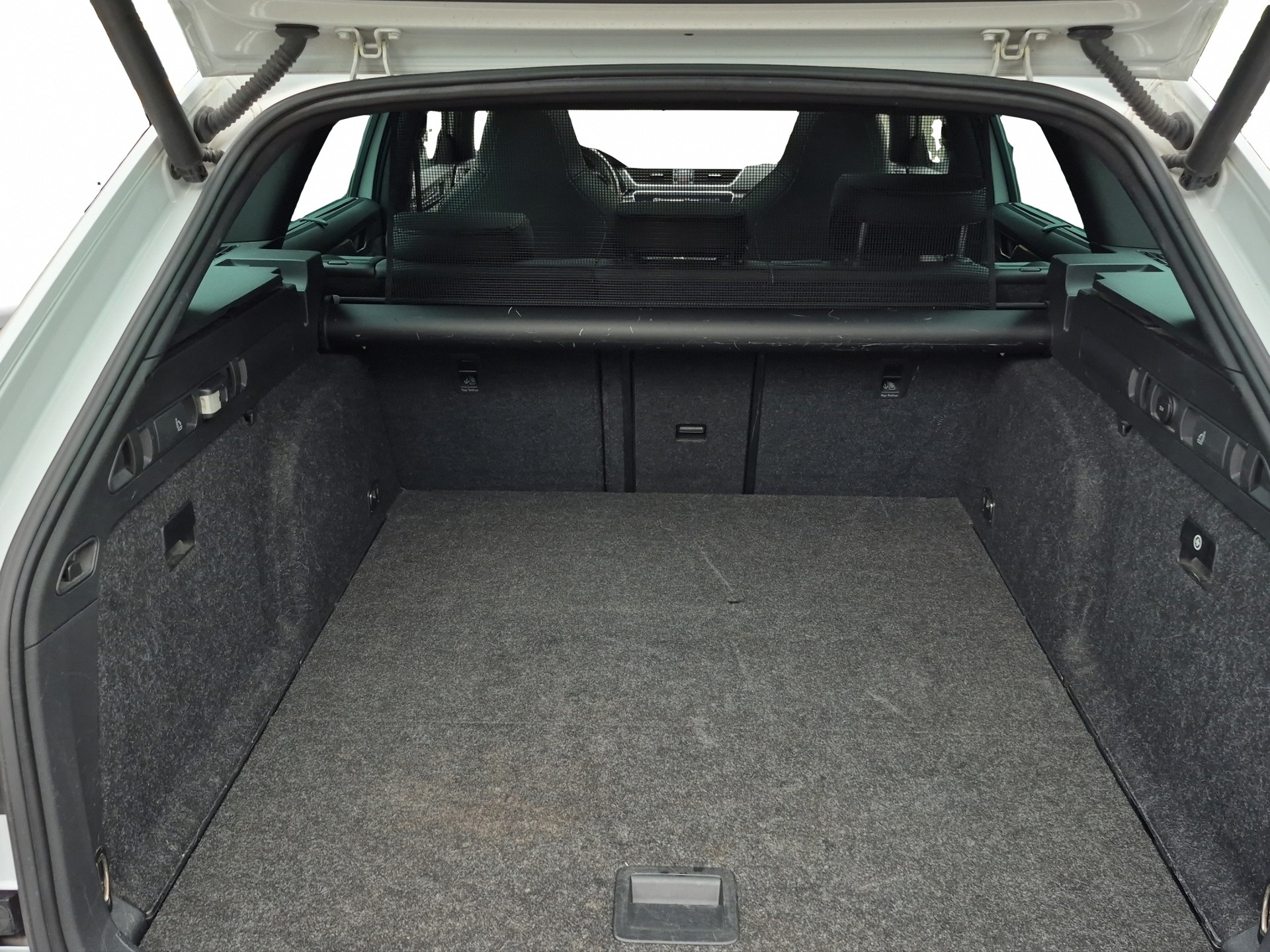 SKODA Superb Combi 2.0 TSI SportLine+ DSG 4x4 *Anhängerkupplung*-image-13