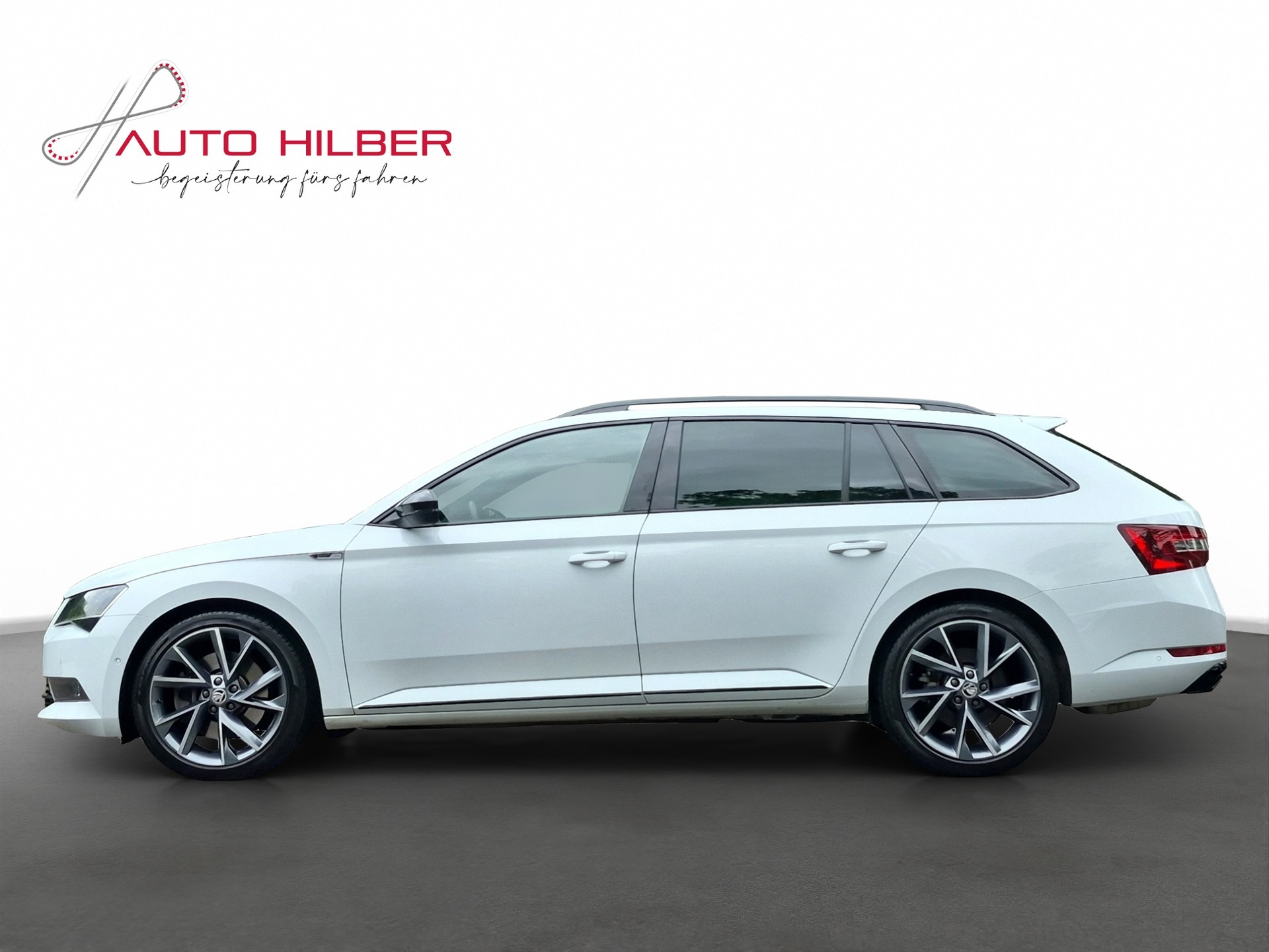 SKODA Superb Combi 2.0 TSI SportLine+ DSG 4x4 *Anhängerkupplung*-image-2