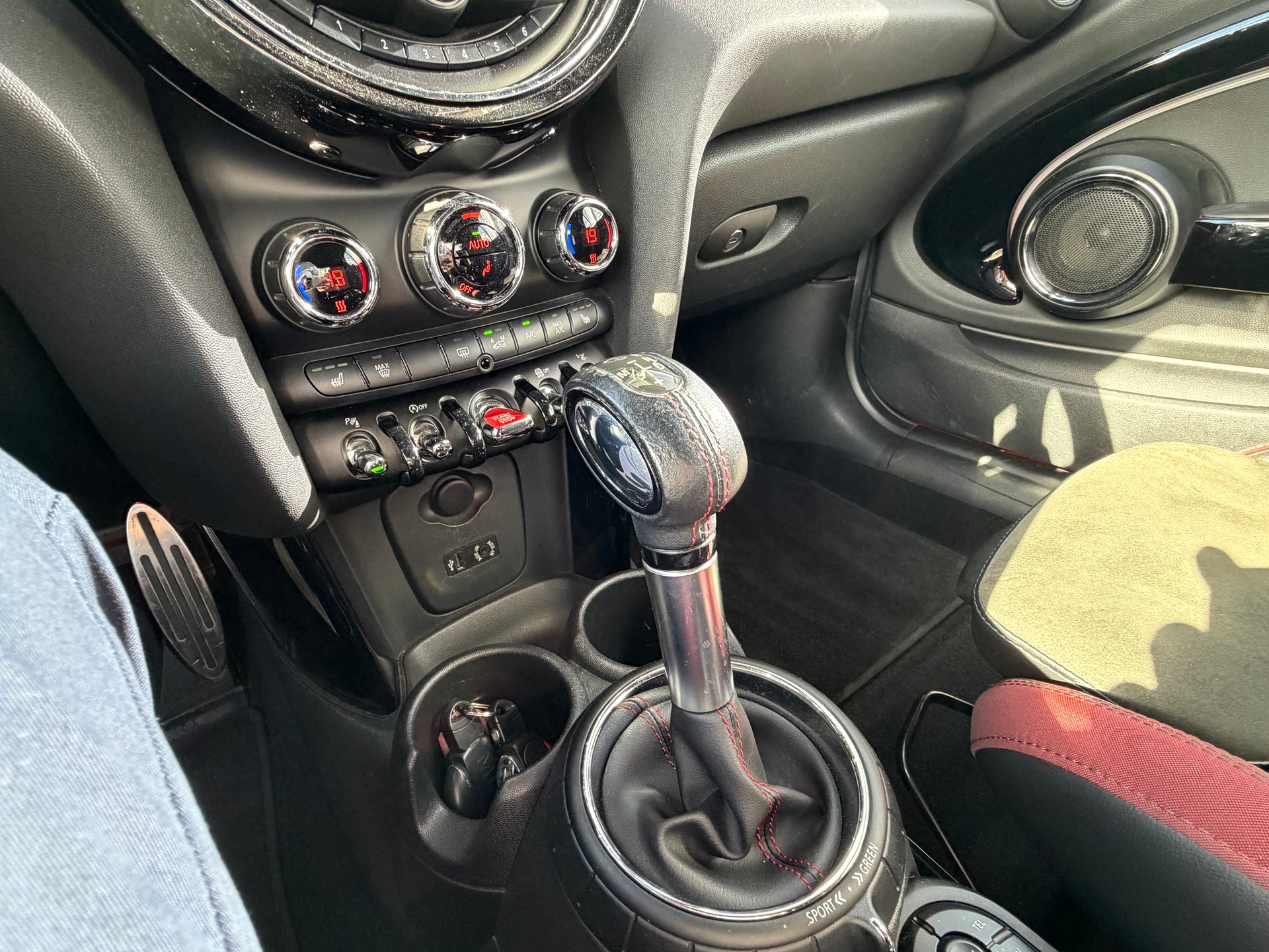 MINI Cooper John Cooper Works Cabriolet Steptronic-image-21
