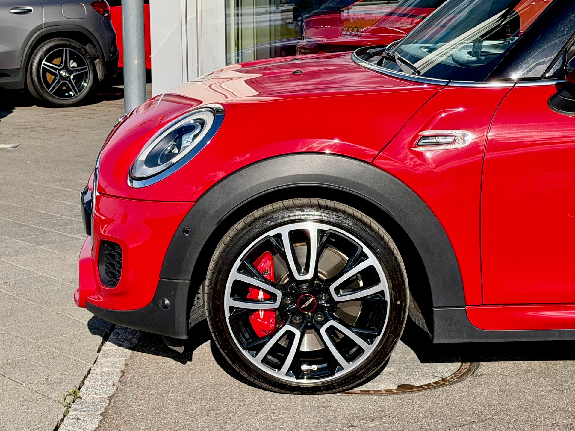 MINI Cooper John Cooper Works Cabriolet Steptronic-image-8