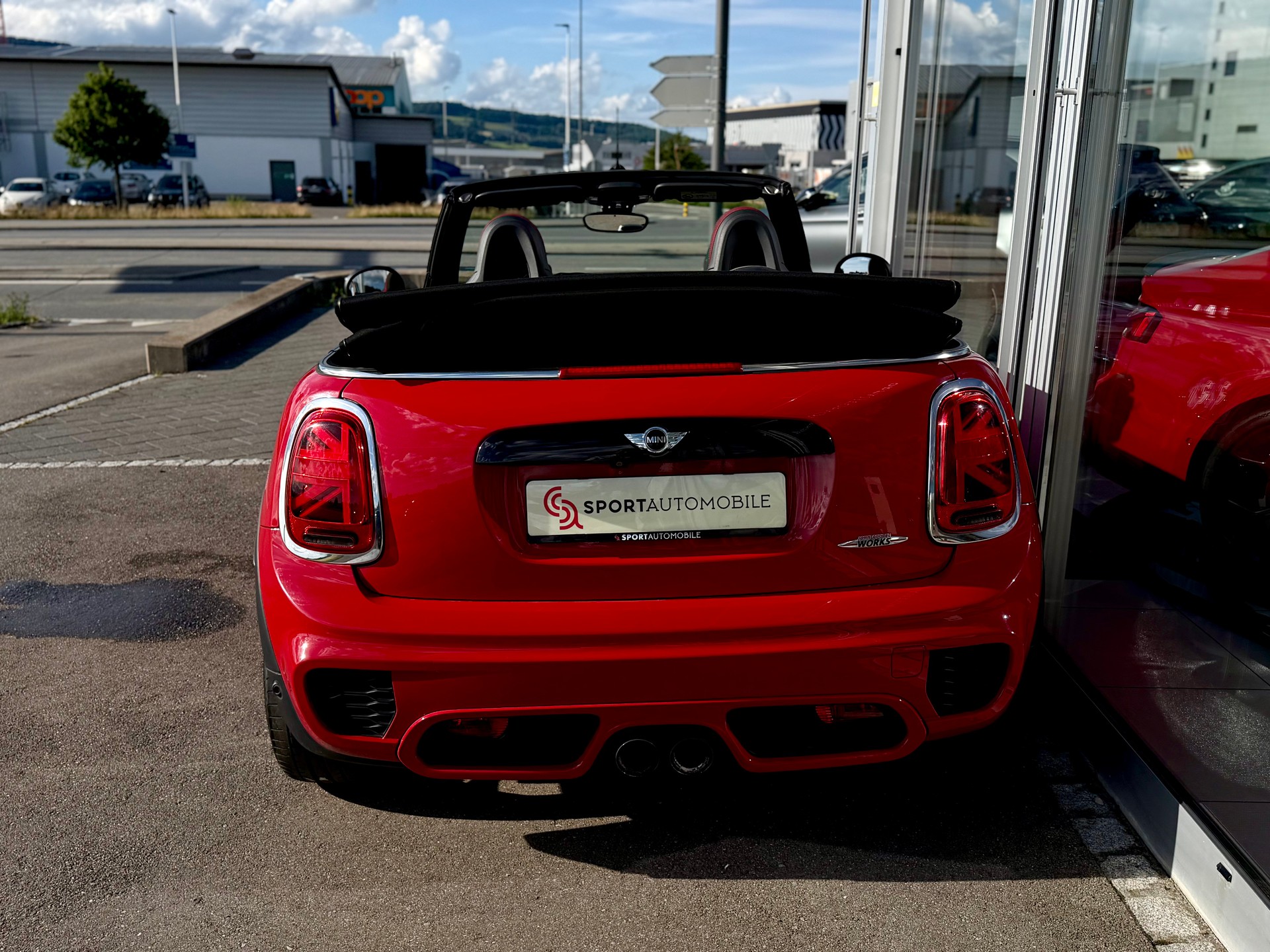 MINI Cooper John Cooper Works Cabriolet Steptronic-image-11
