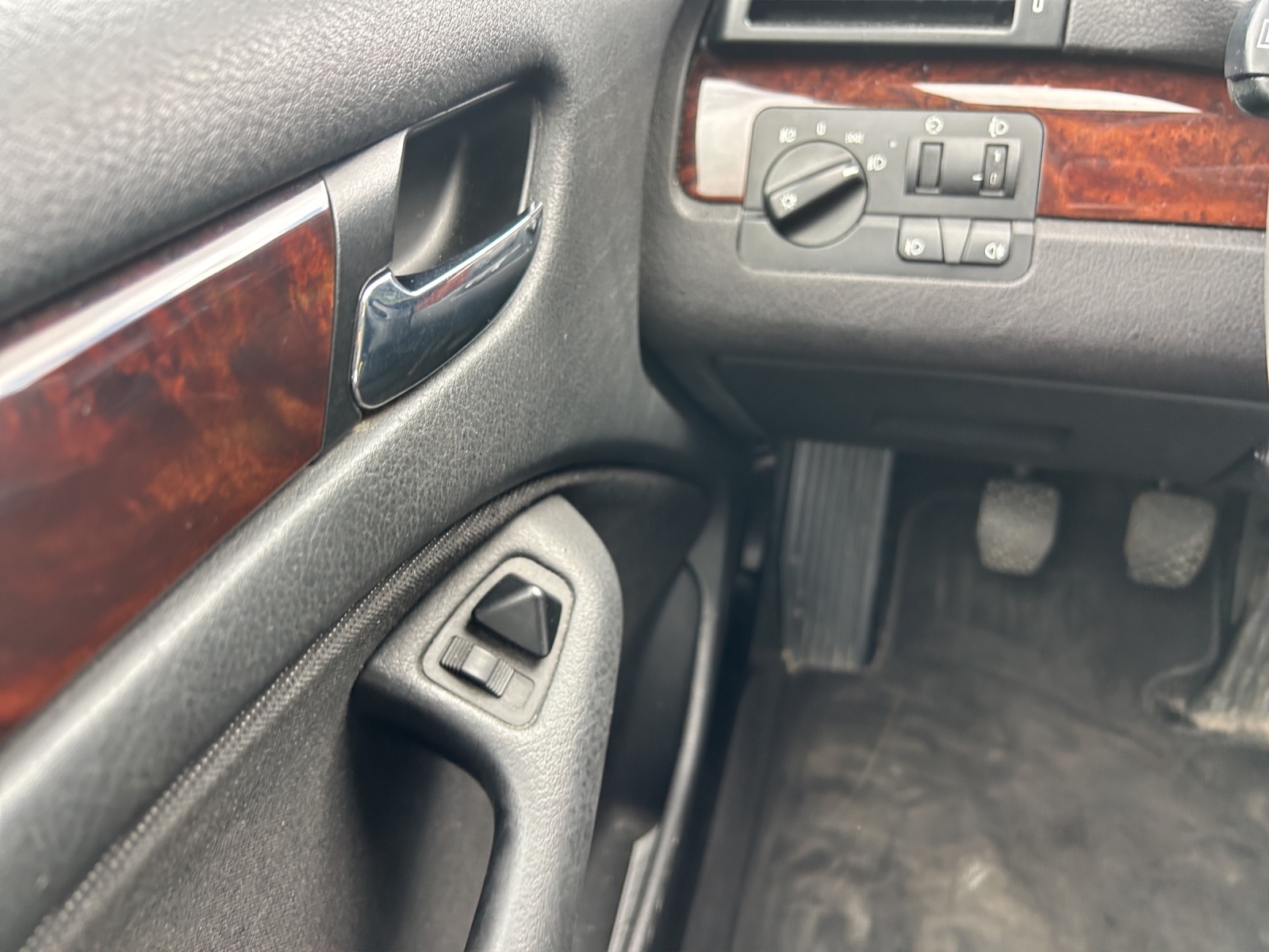 BMW 320d Advantage-image-15
