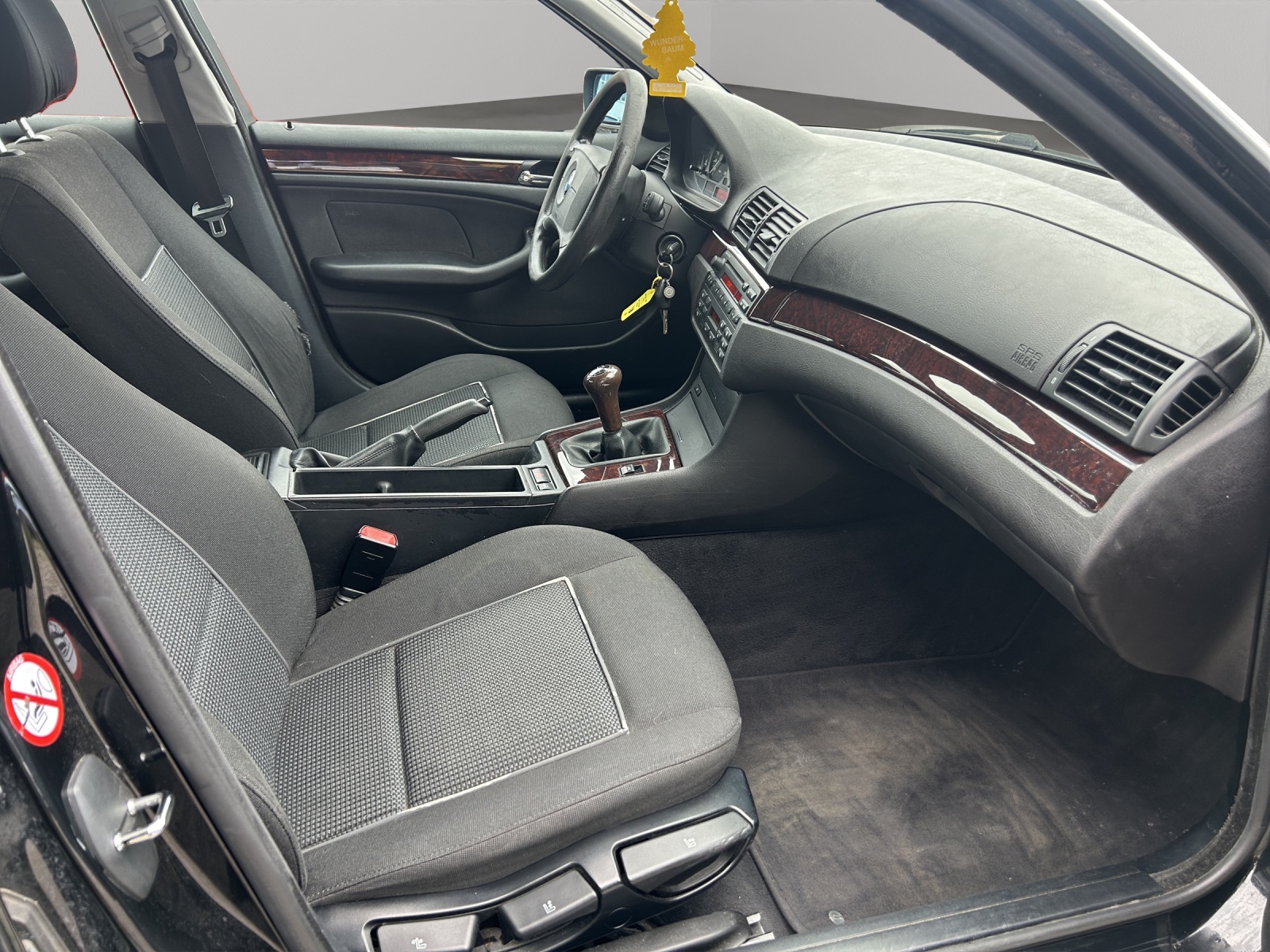 BMW 320d Advantage-image-9