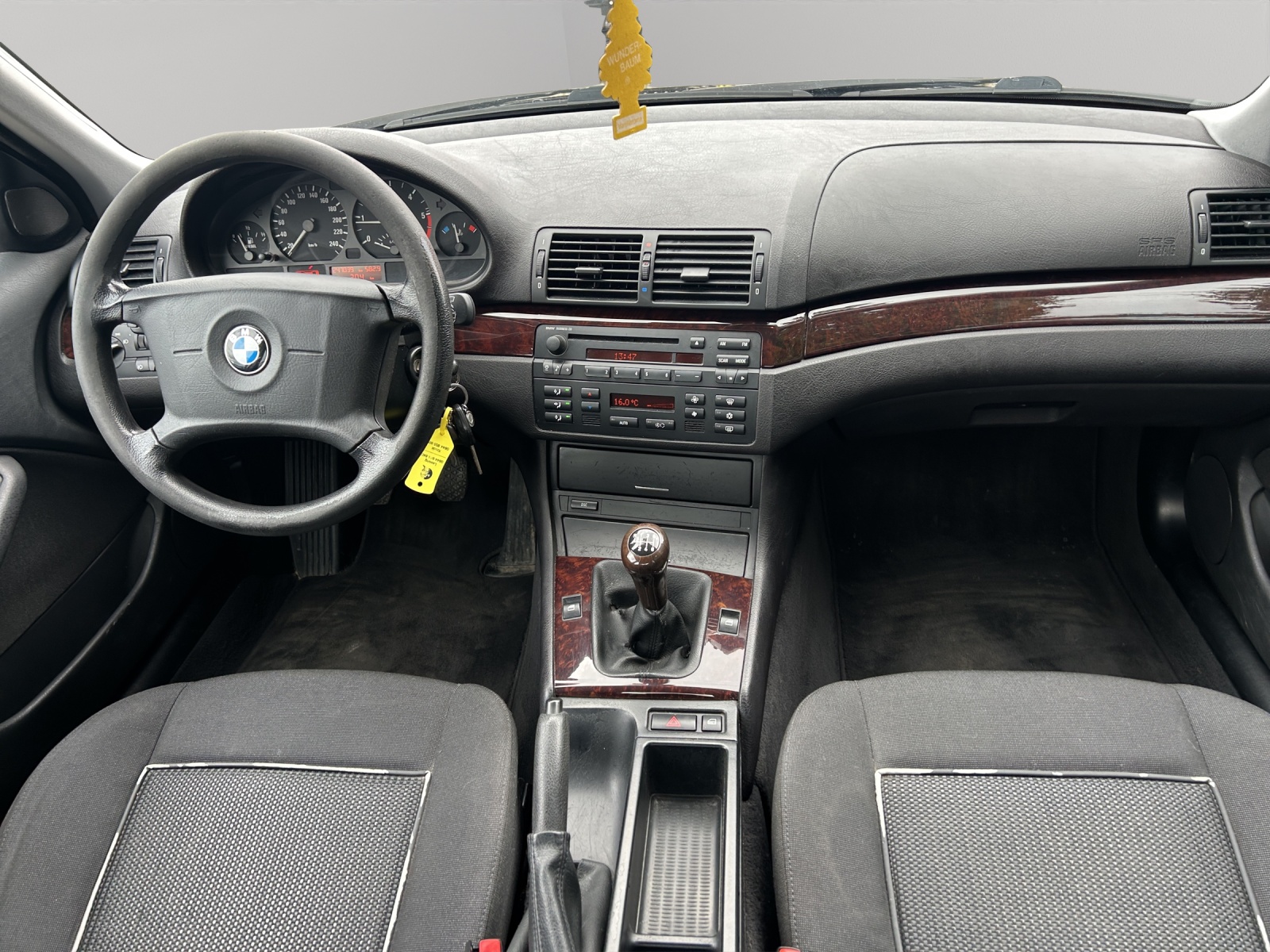 BMW 320d Advantage-image-8