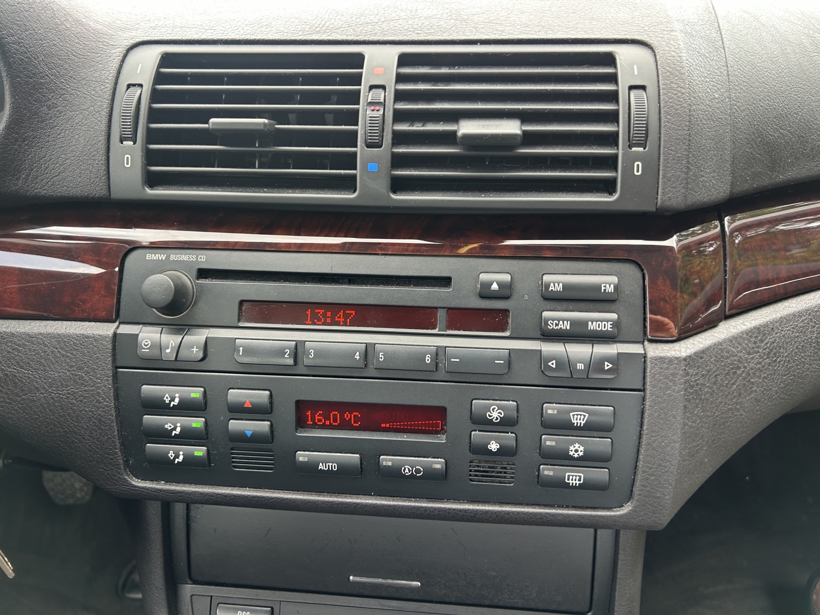 BMW 320d Advantage-image-12