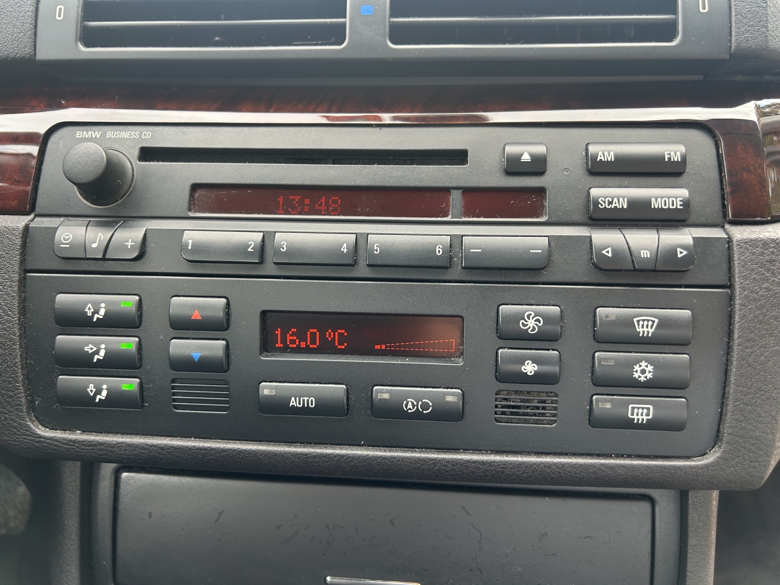 BMW 320d Advantage-image-14