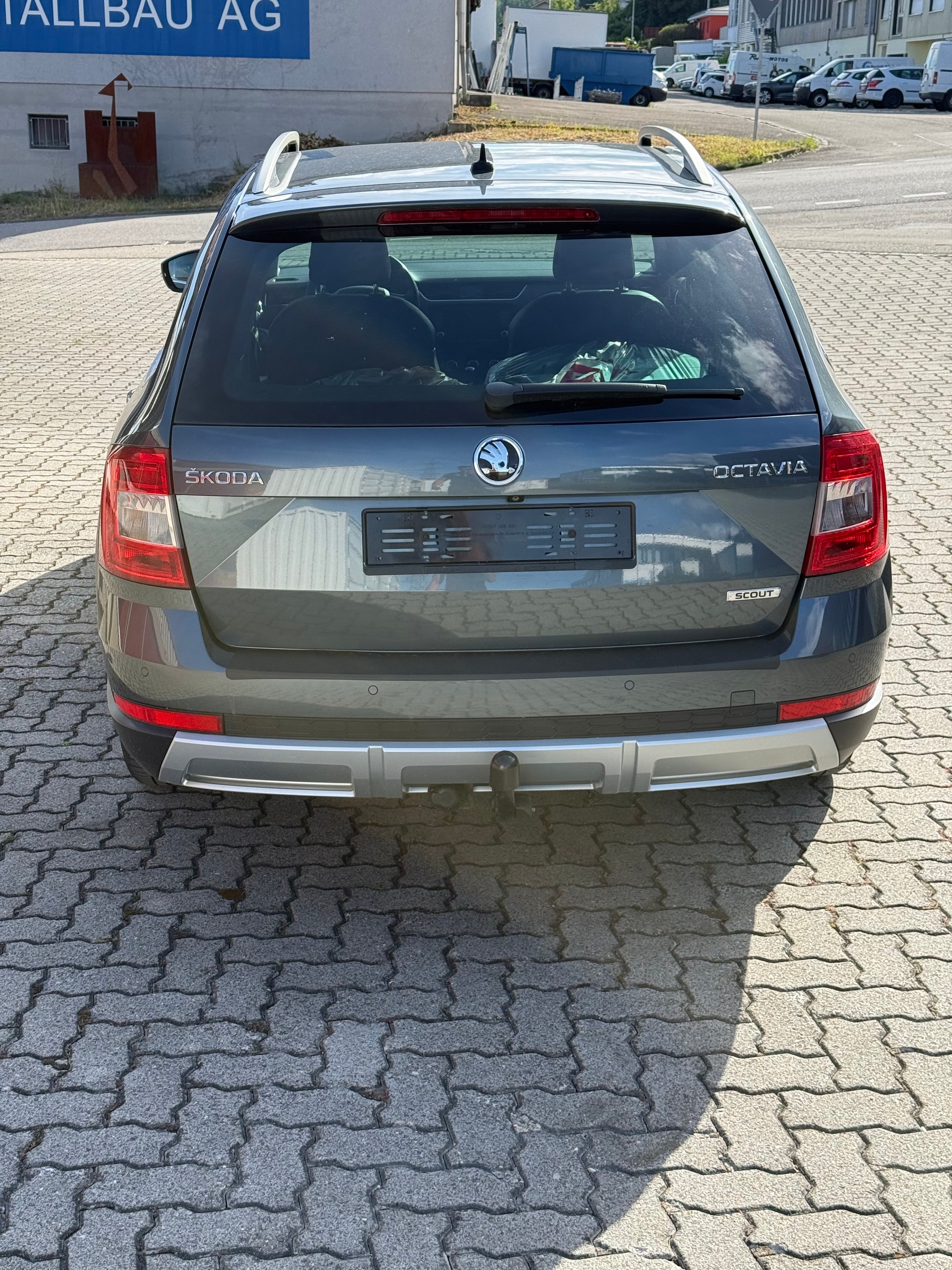SKODA Octavia Combi 2.0 TDI Scout 4x4 DSG-image-4