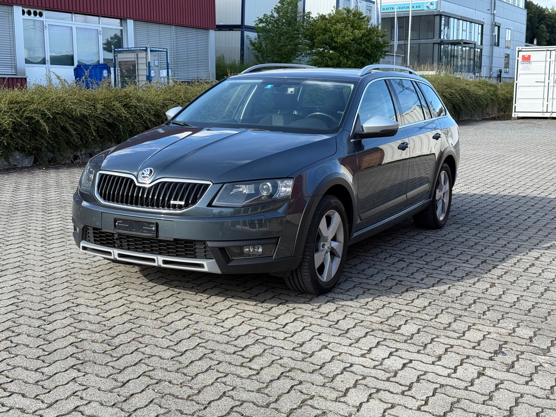 SKODA Octavia Combi 2.0 TDI Scout 4x4 DSG-image-0