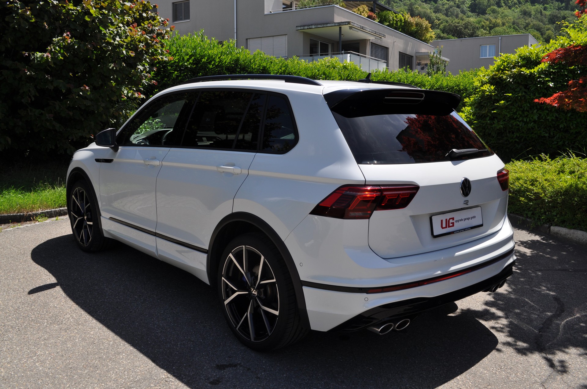 VW Tiguan 2.0TSI R 4Motion DSG-image-5