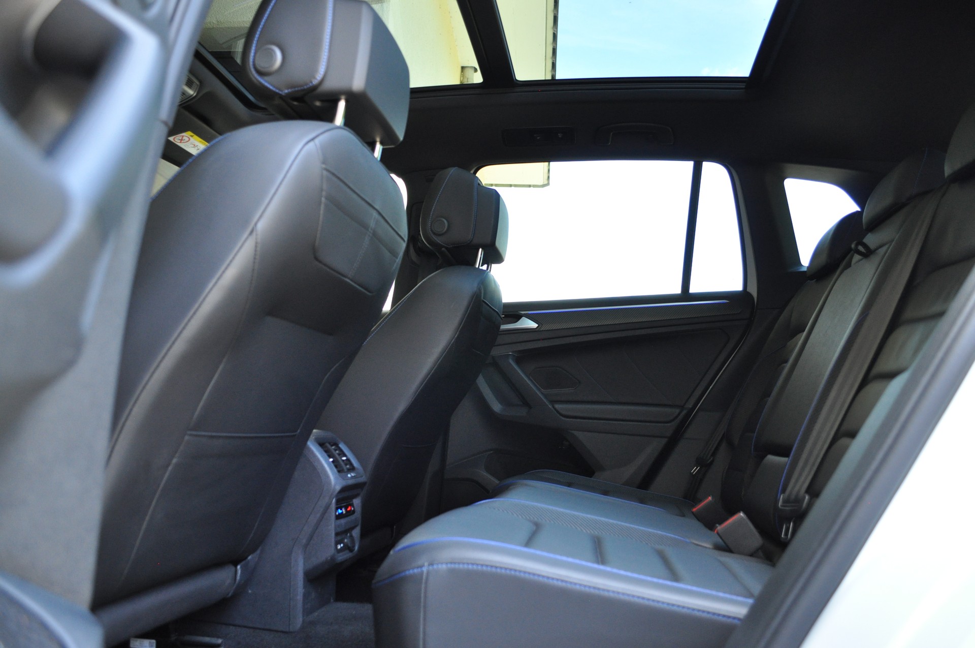 VW Tiguan 2.0TSI R 4Motion DSG-image-14