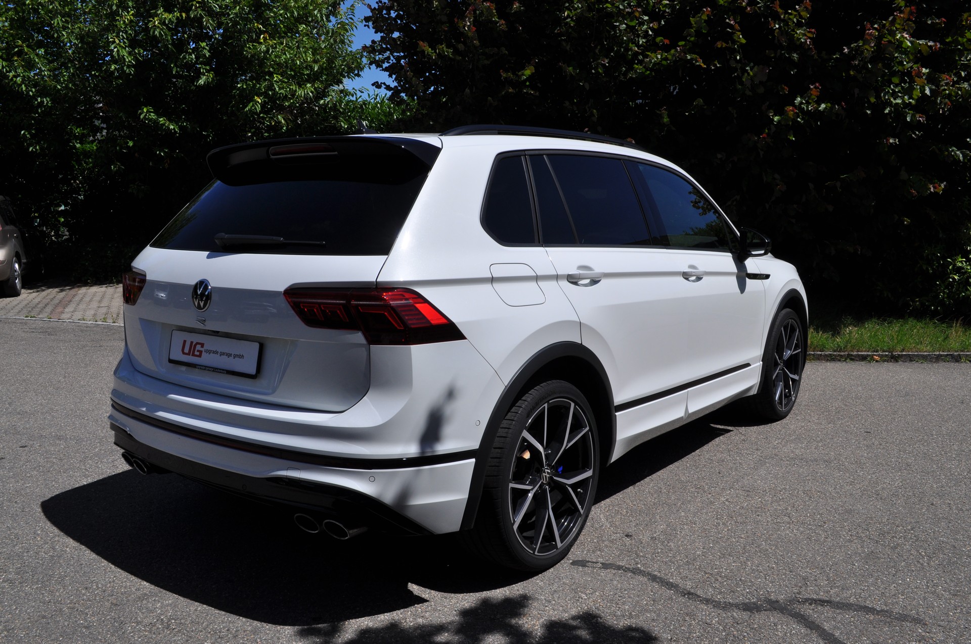 VW Tiguan 2.0TSI R 4Motion DSG-image-3
