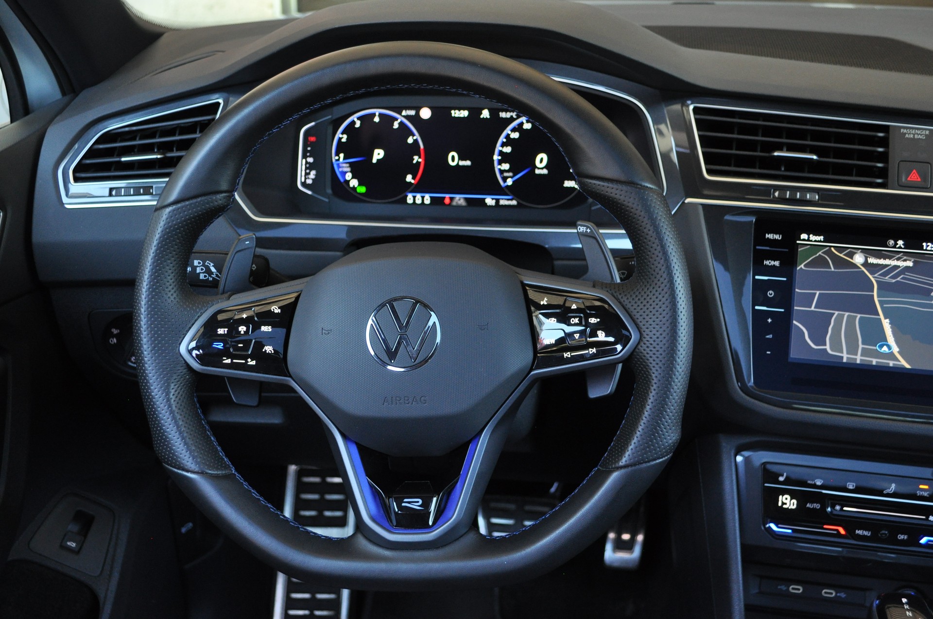 VW Tiguan 2.0TSI R 4Motion DSG-image-13