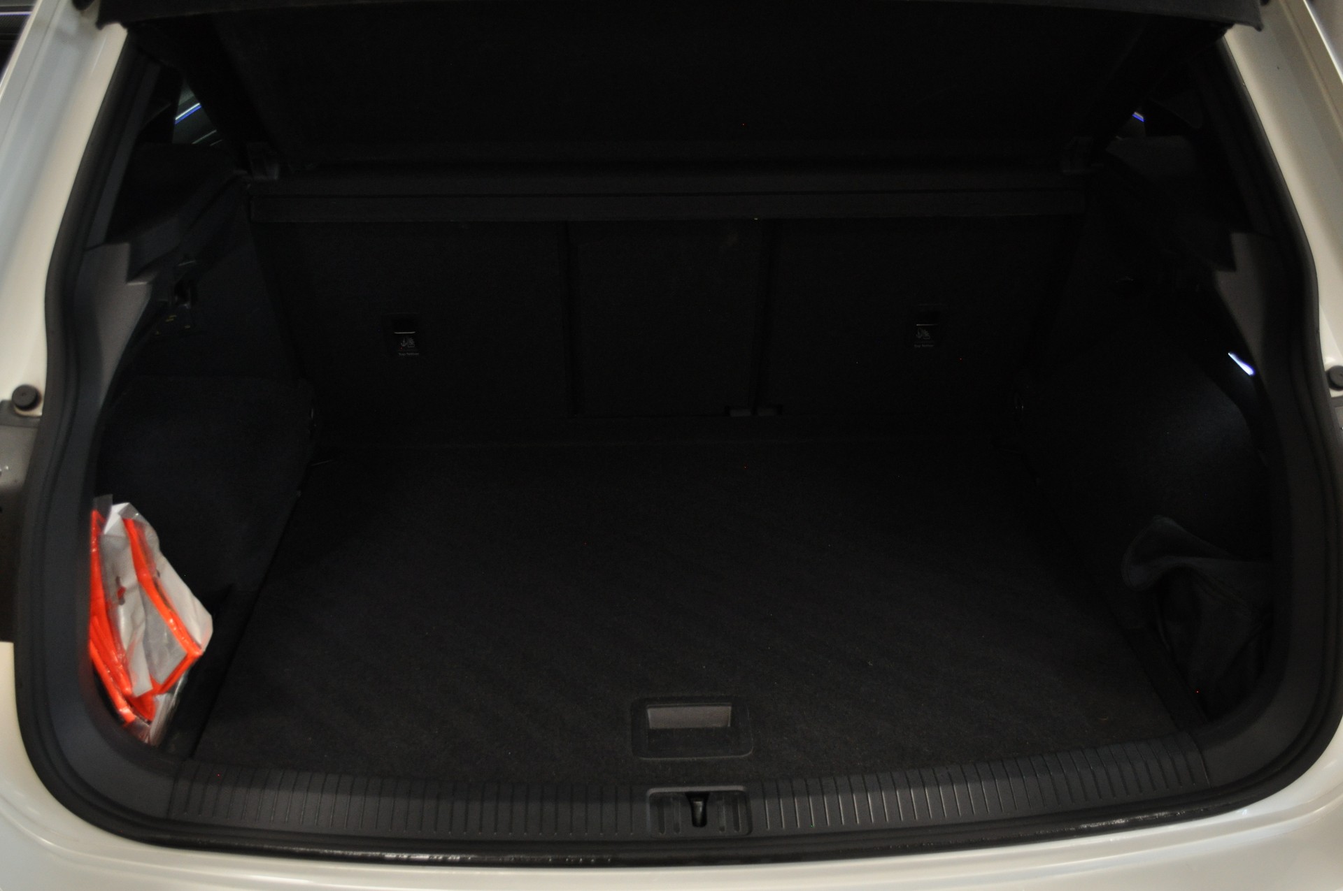 VW Tiguan 2.0TSI R 4Motion DSG-image-15