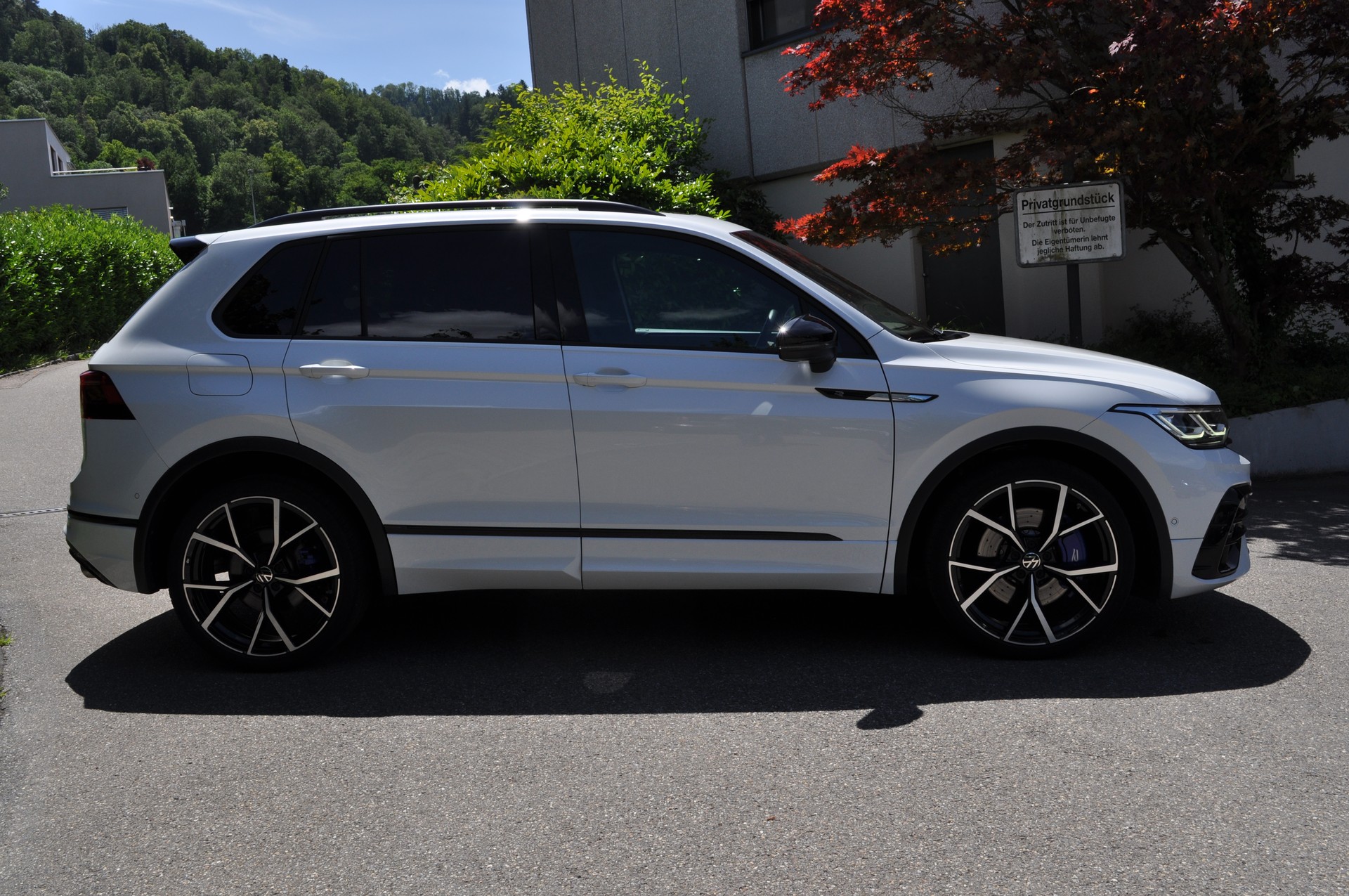 VW Tiguan 2.0TSI R 4Motion DSG-image-2