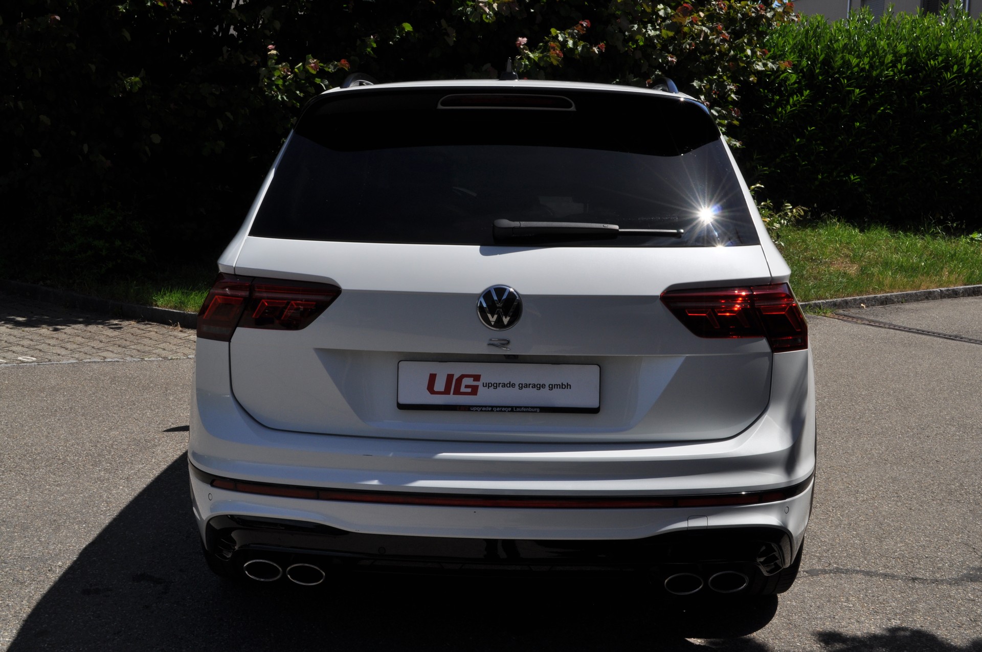 VW Tiguan 2.0TSI R 4Motion DSG-image-4