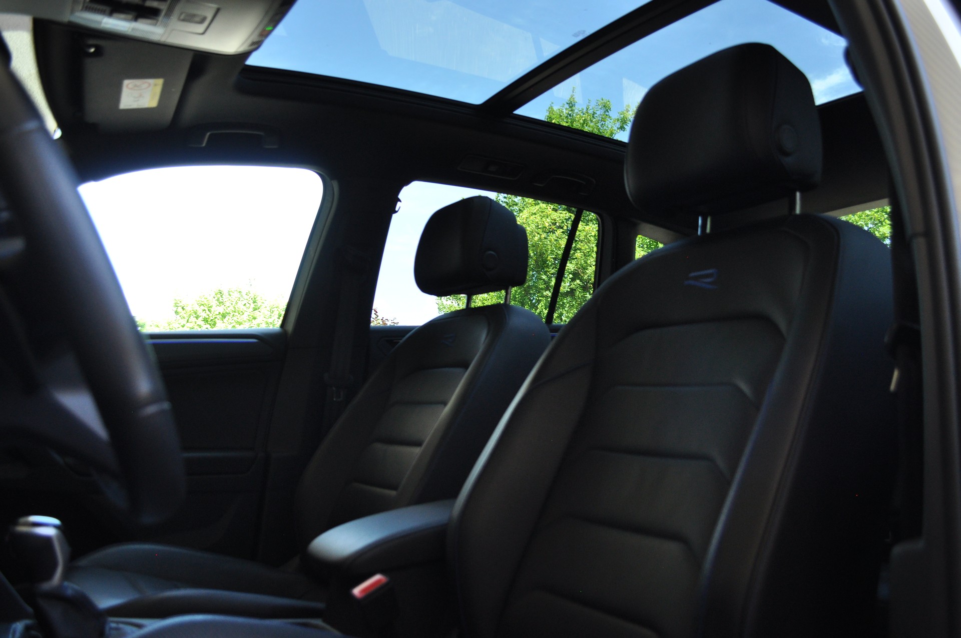 VW Tiguan 2.0TSI R 4Motion DSG-image-8