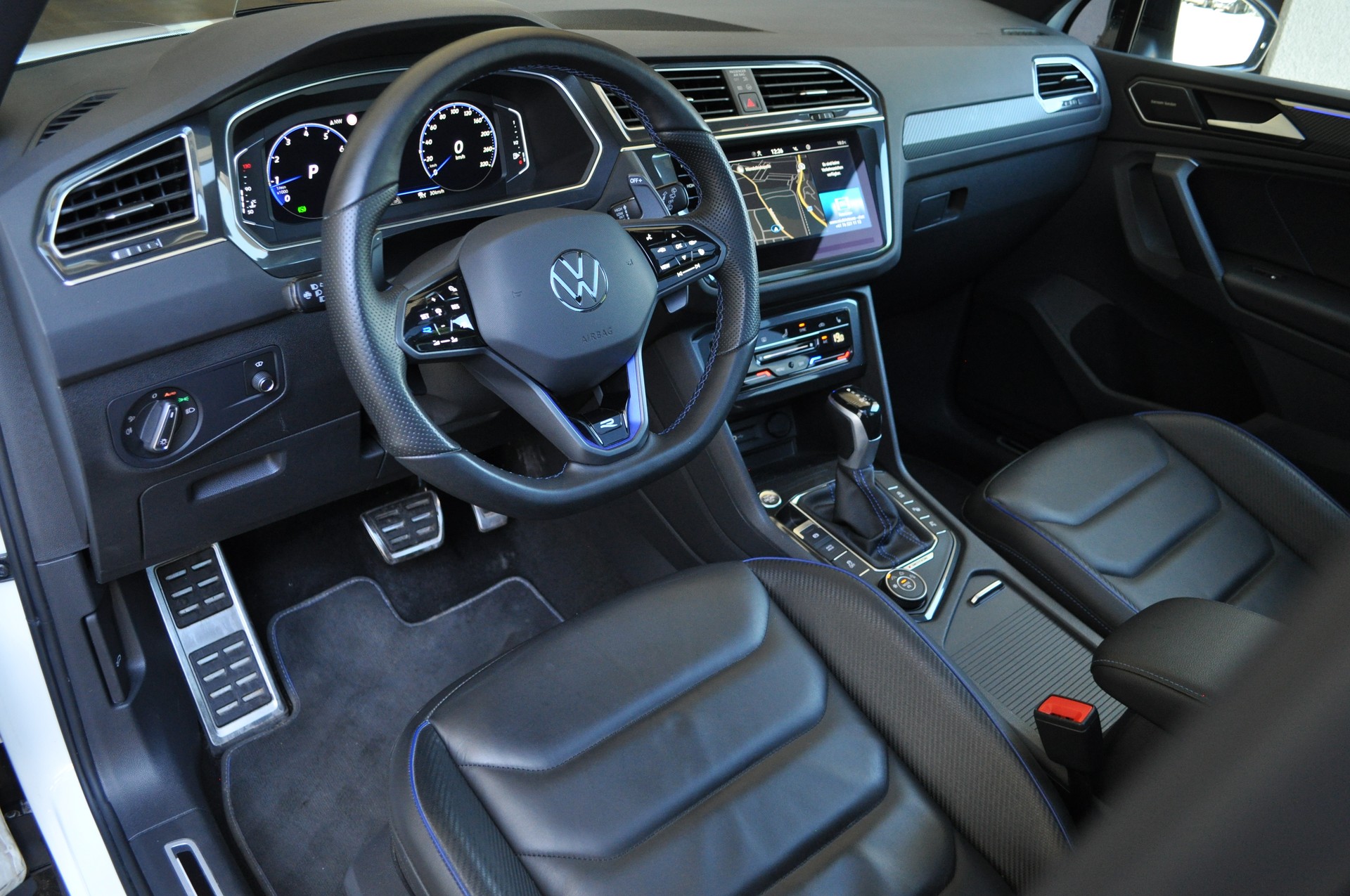 VW Tiguan 2.0TSI R 4Motion DSG-image-7