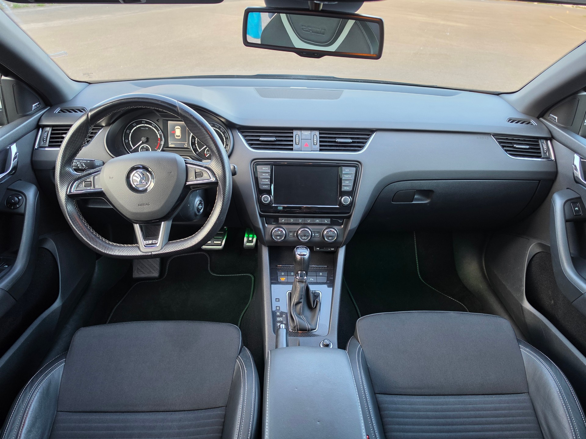 SKODA Octavia Combi 2.0 TSI RS DSG-image-8