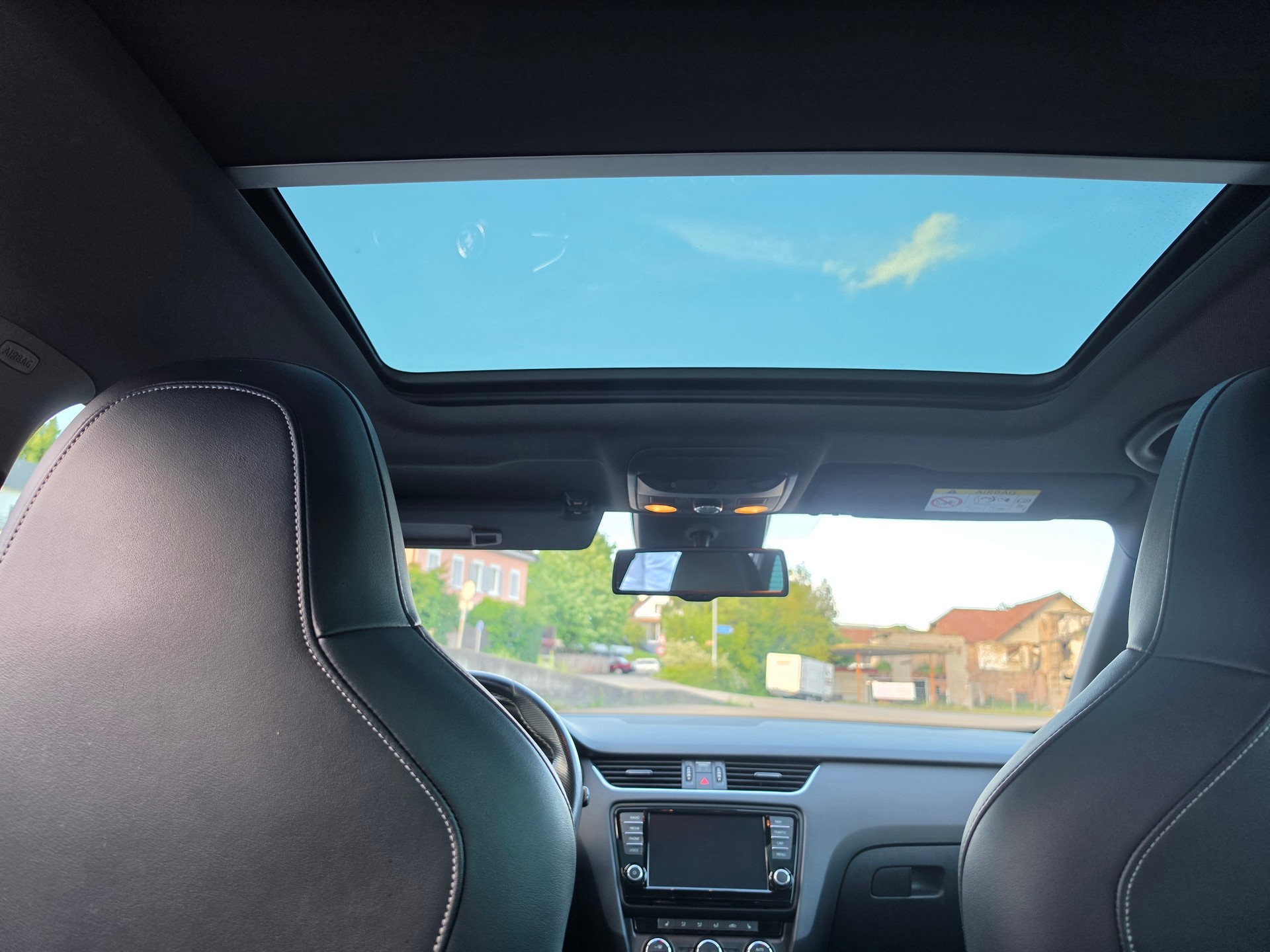 SKODA Octavia Combi 2.0 TSI RS DSG-image-10