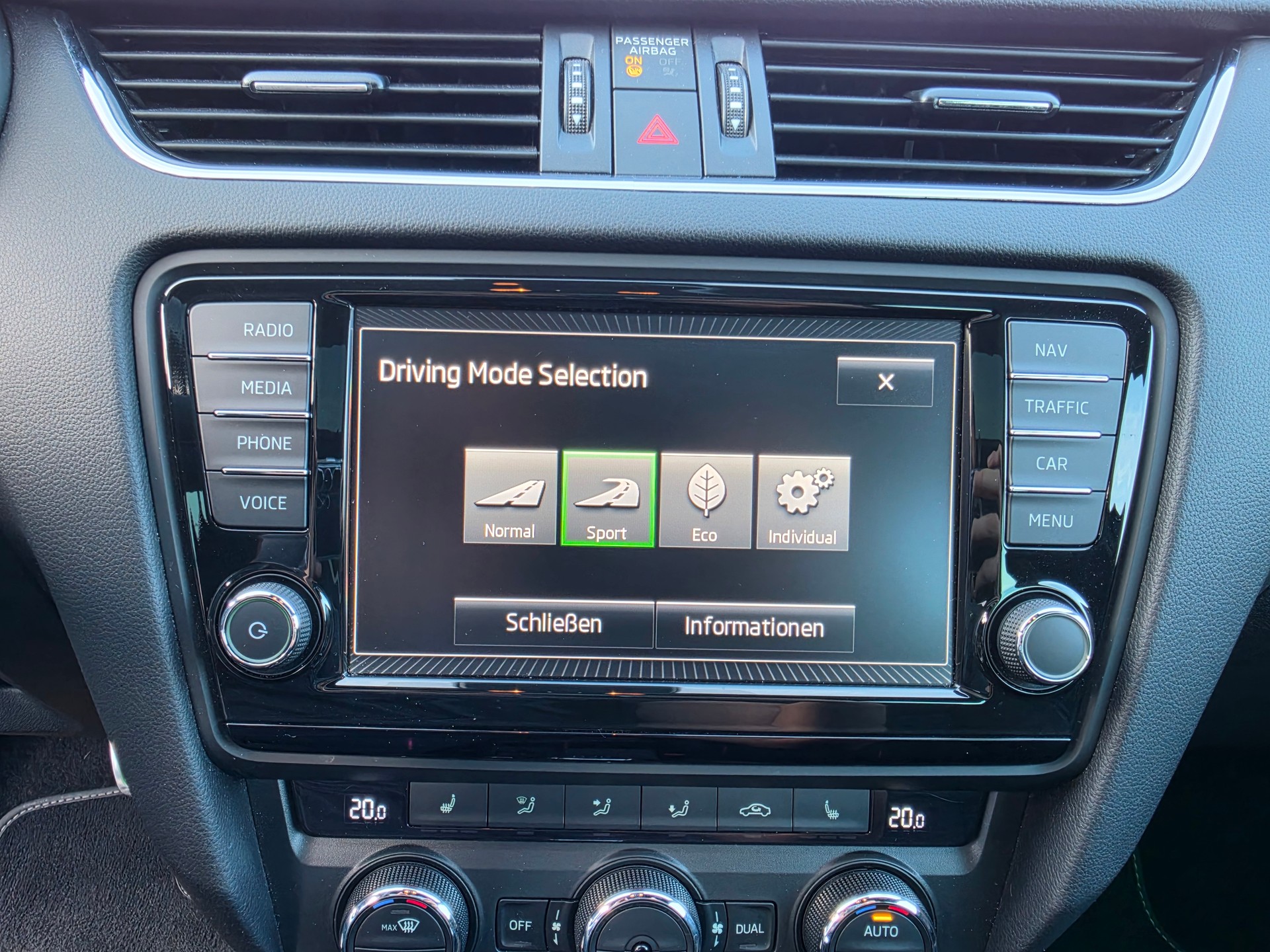 SKODA Octavia Combi 2.0 TSI RS DSG-image-12