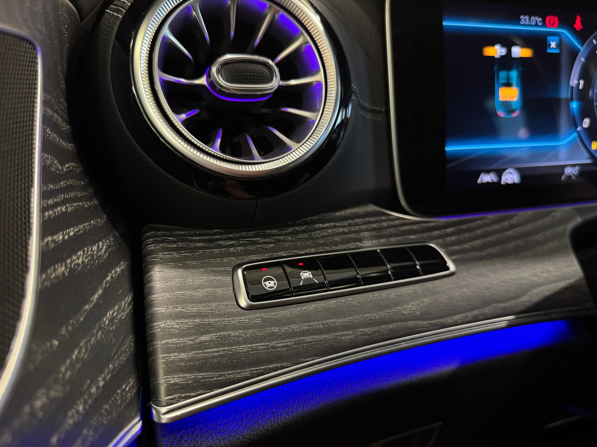 MERCEDES-BENZ CLS 400 d AMG Line 4Matic 9G-Tronic-image-13