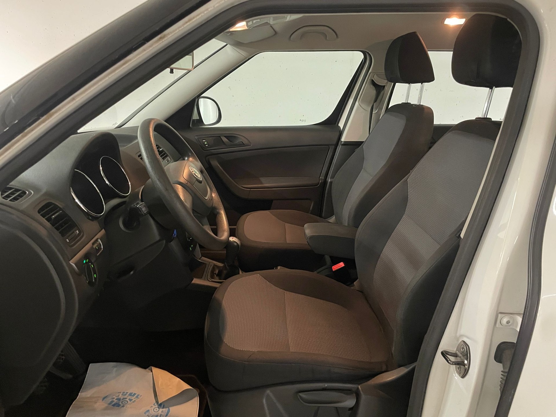 SKODA Yeti 1.8 TSI Ambition 4x4-image-17
