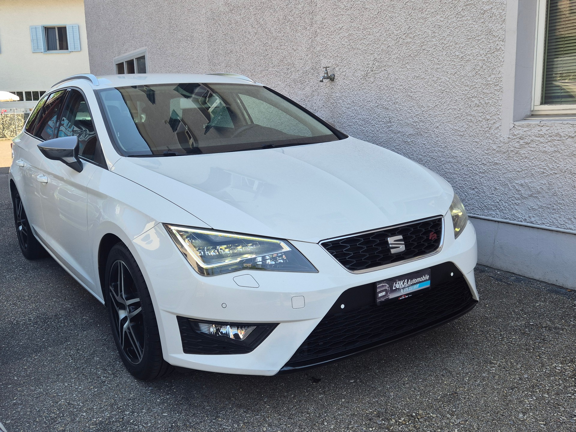 SEAT Leon ST 2.0 TDI FR-image-2