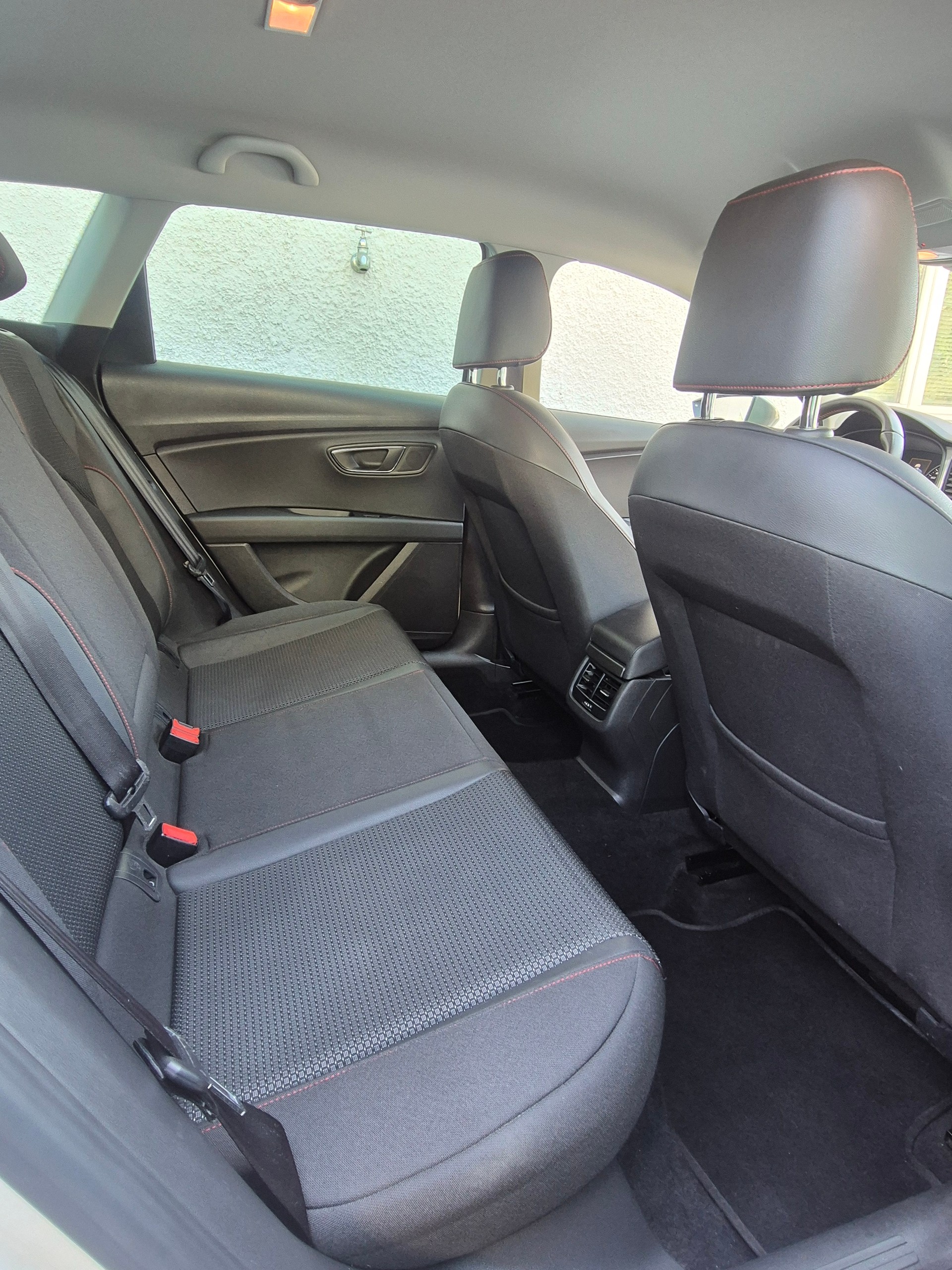 SEAT Leon ST 2.0 TDI FR-image-6