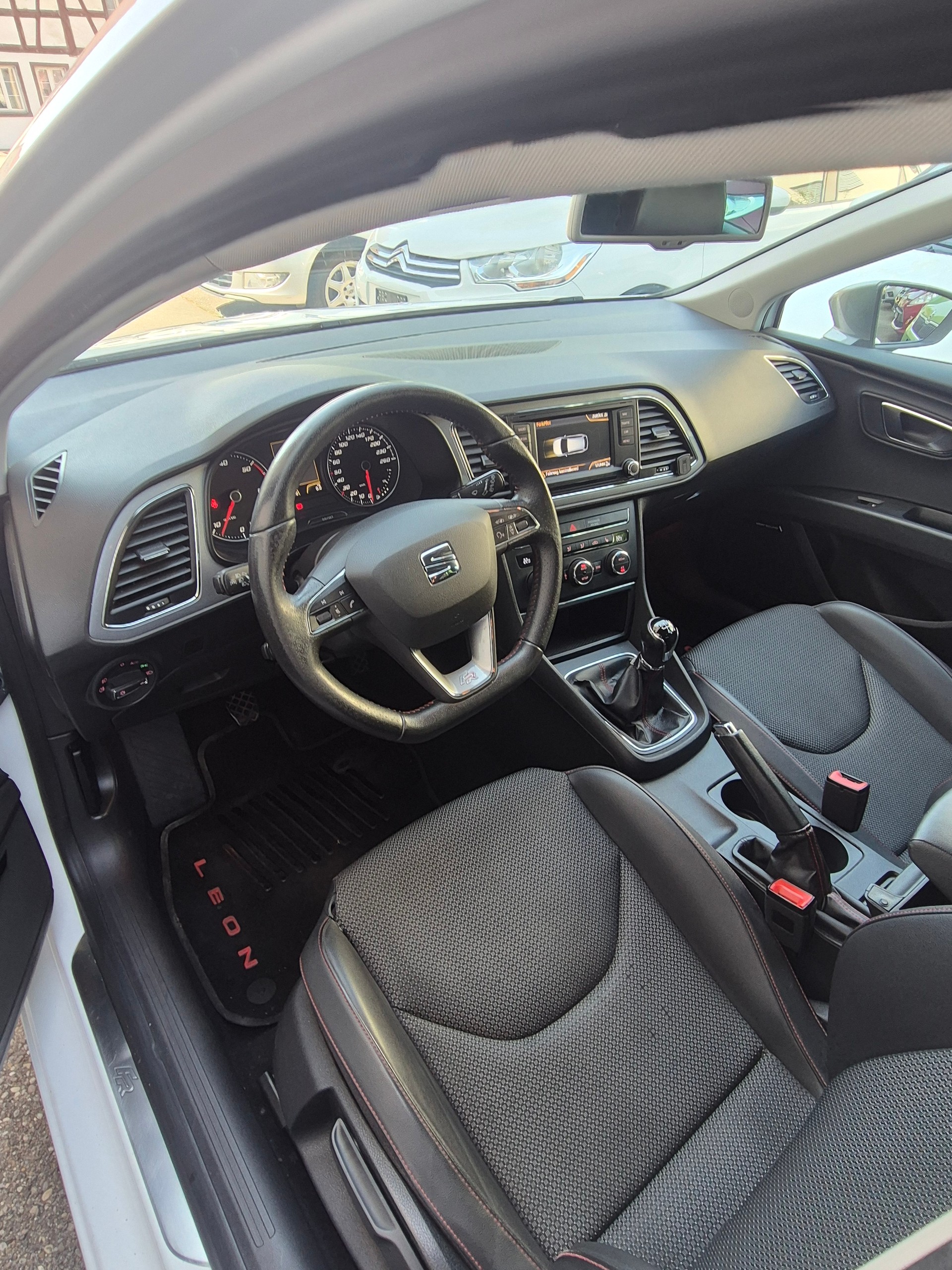 SEAT Leon ST 2.0 TDI FR-image-5