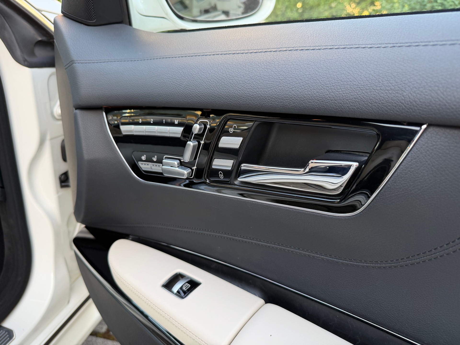 MERCEDES-BENZ CL 500 4Matic 7G-Tronic-image-13