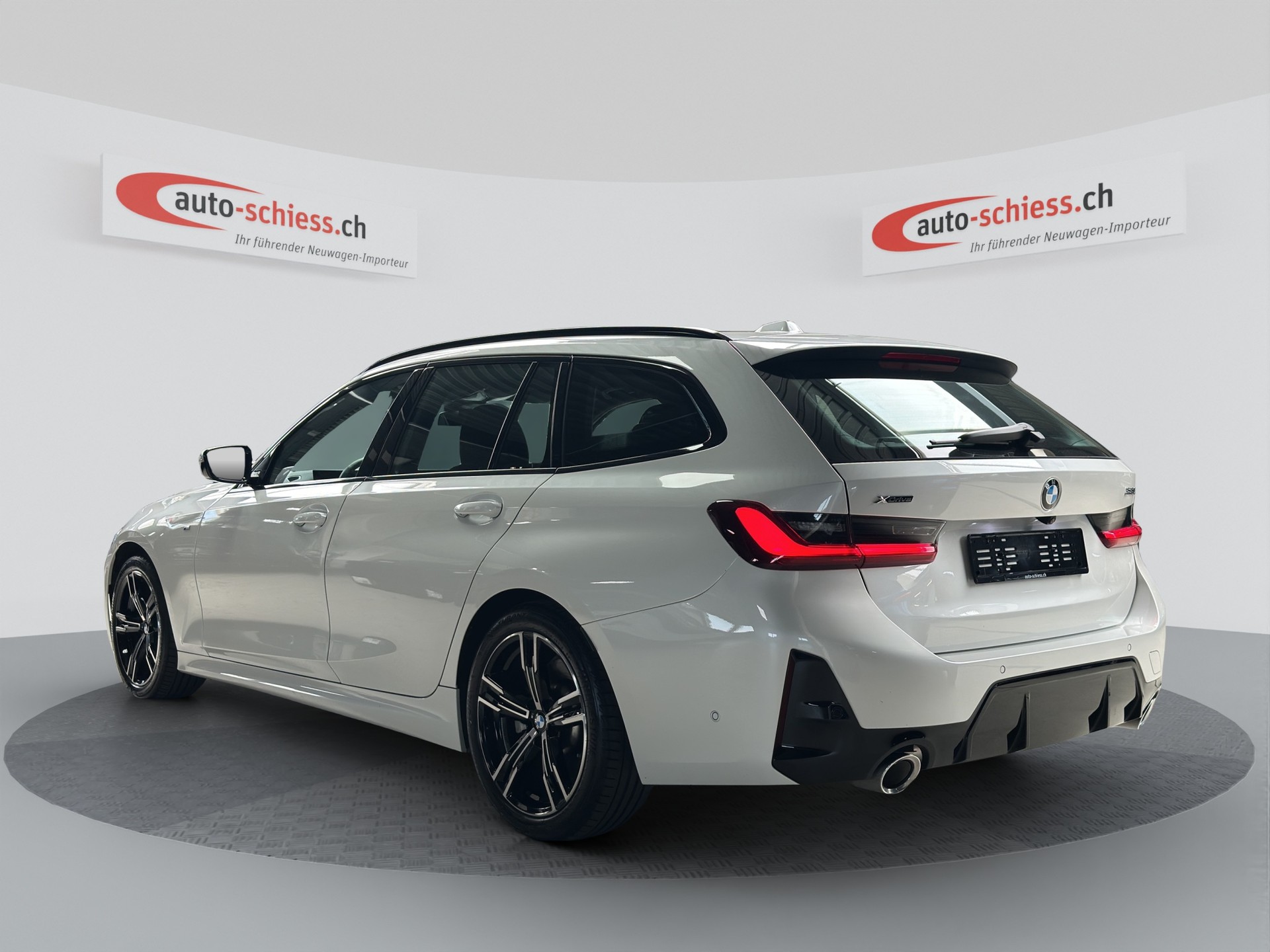 BMW 330i Touring xDrive Steptronic M Sport-image-2