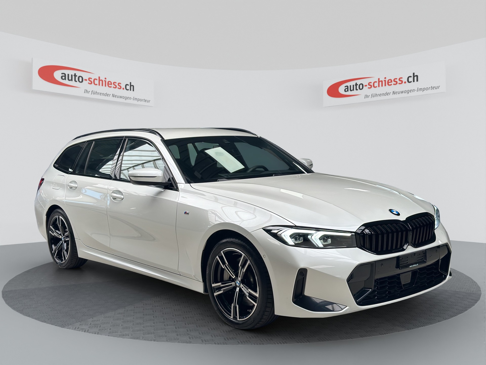 BMW 330i Touring xDrive Steptronic M Sport-image-0