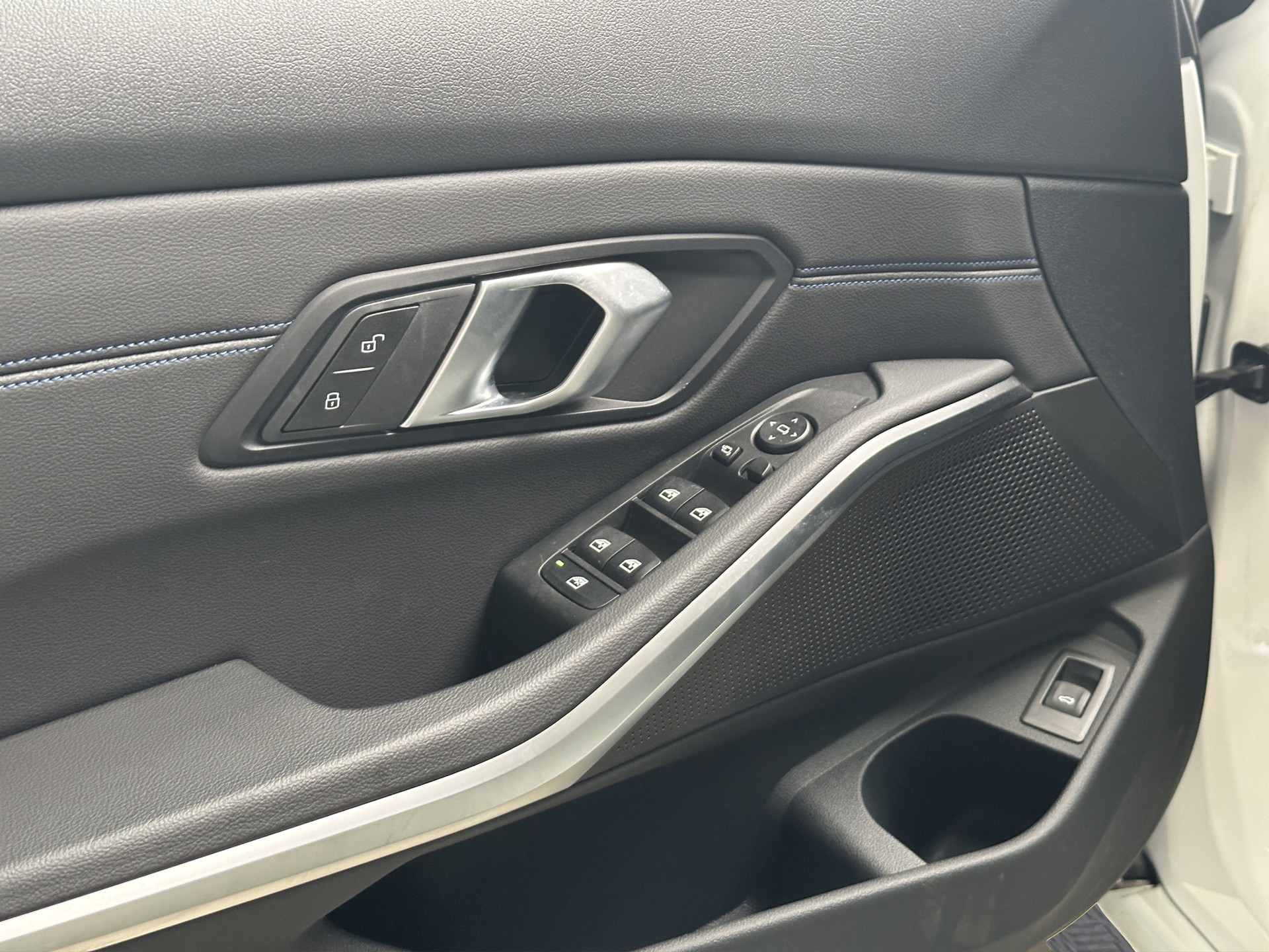 BMW 330i Touring xDrive Steptronic M Sport-image-8