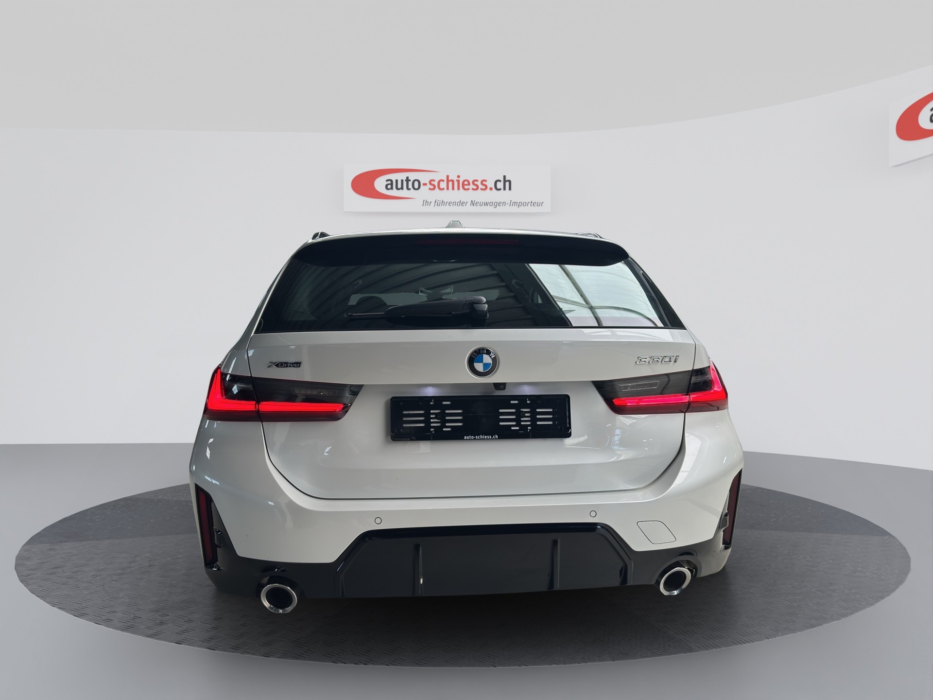 BMW 330i Touring xDrive Steptronic M Sport-image-3