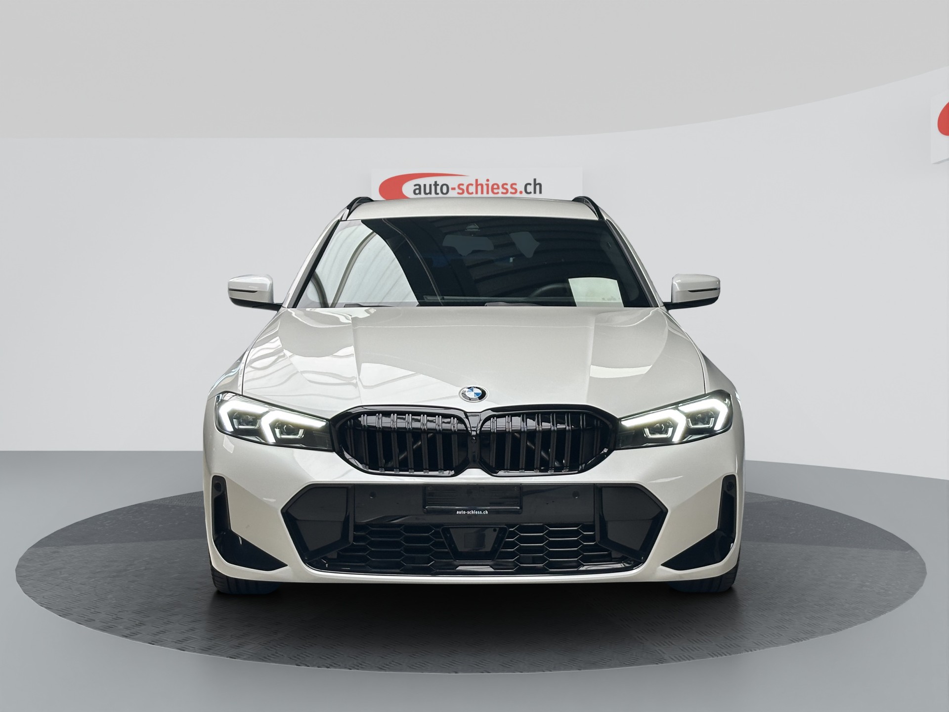 BMW 330i Touring xDrive Steptronic M Sport-image-1