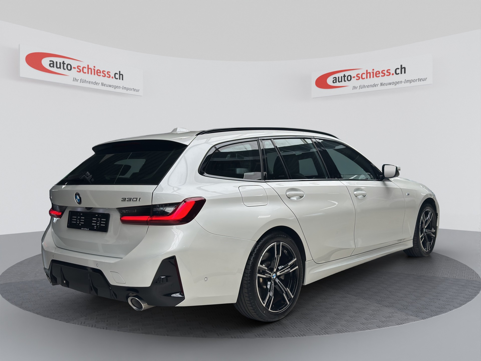 BMW 330i Touring xDrive Steptronic M Sport-image-4