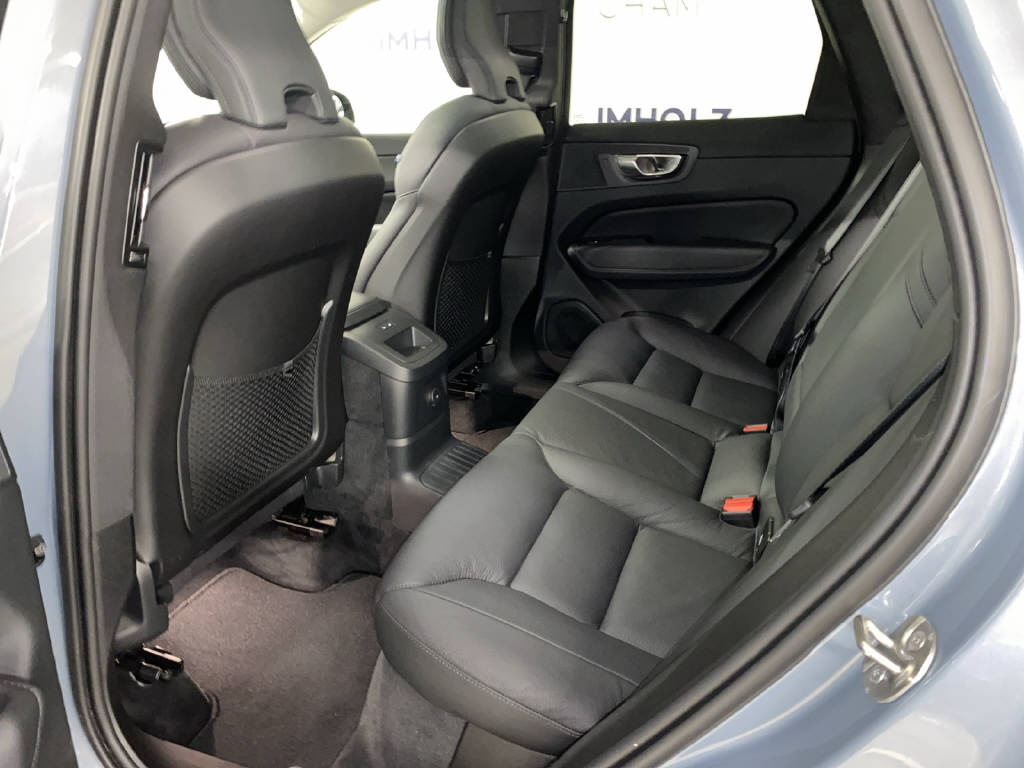 VOLVO XC60 2.0 T6 TE Ultimate Dark eAWD-image-15