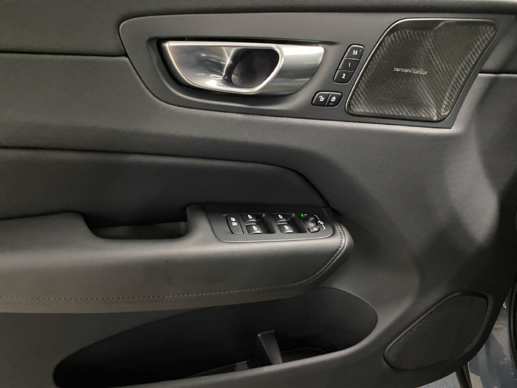 VOLVO XC60 2.0 T6 TE Ultimate Dark eAWD-image-10