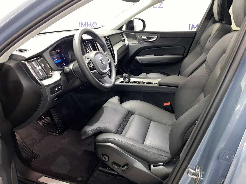 VOLVO XC60 2.0 T6 TE Ultimate Dark eAWD-image-14