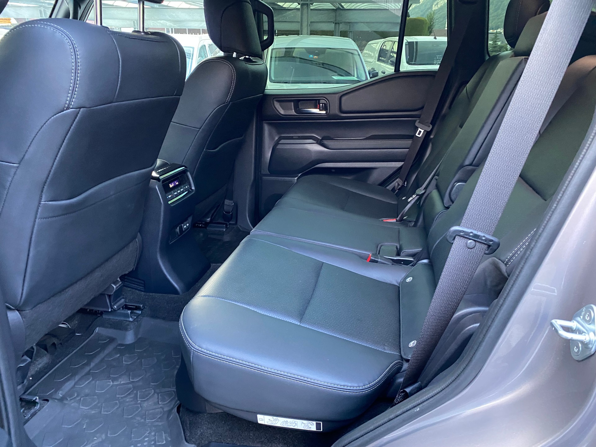 TOYOTA Land Cruiser 2.8TD Style-image-7